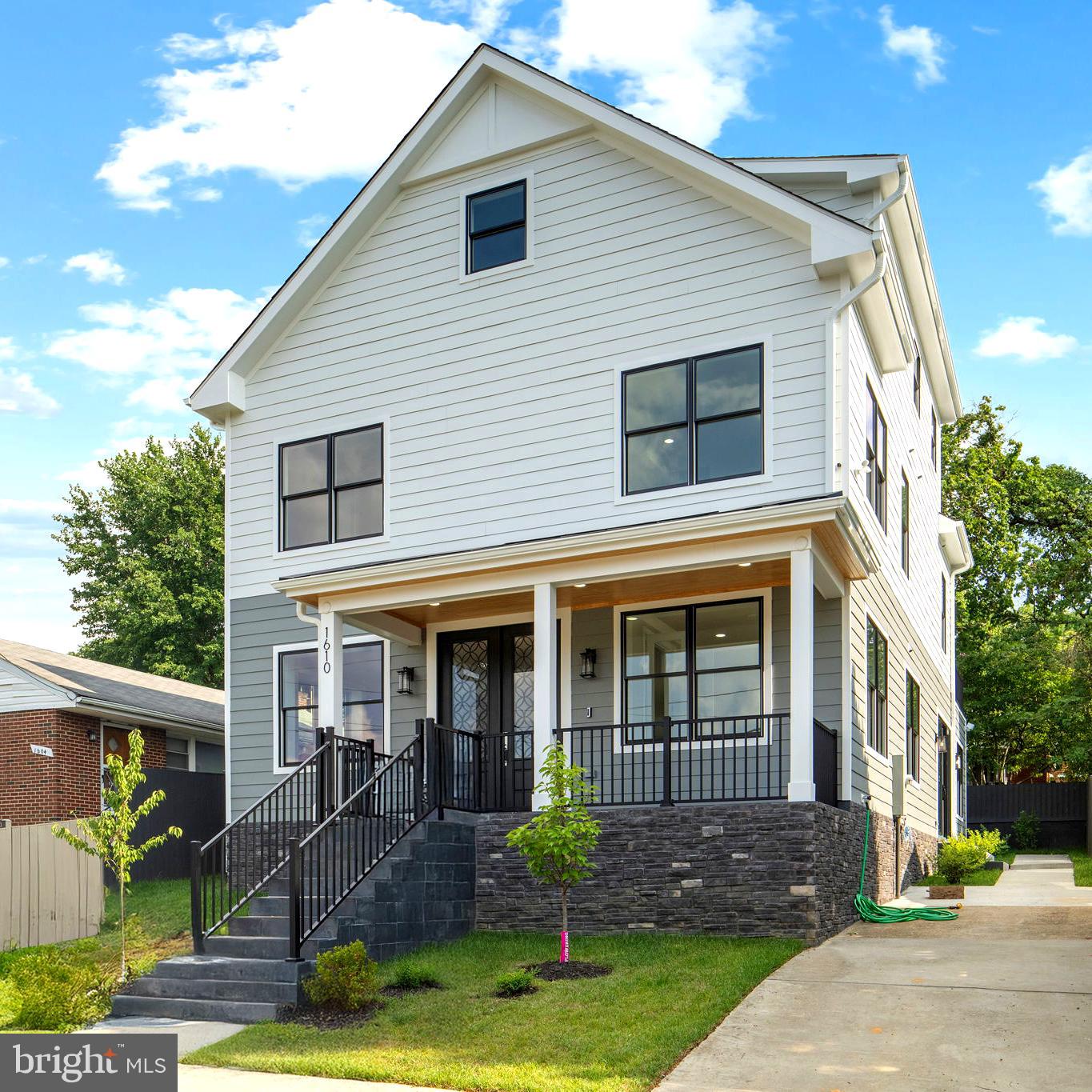 1610 12TH ST S, ARLINGTON, Virginia 22204, 4 Bedrooms Bedrooms, ,4 BathroomsBathrooms,Residential,For sale,1610 12TH ST S,VAAR2059628 MLS # VAAR2059628