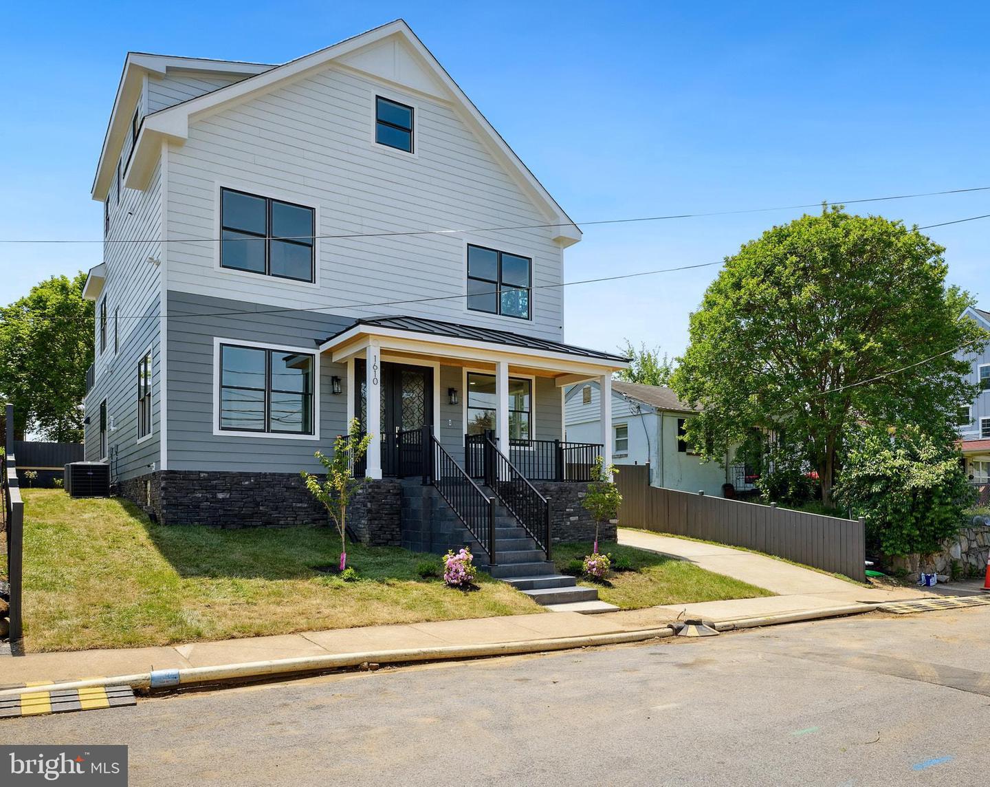 1610 12TH ST S, ARLINGTON, Virginia 22204, 4 Bedrooms Bedrooms, ,4 BathroomsBathrooms,Residential,For sale,1610 12TH ST S,VAAR2059628 MLS # VAAR2059628