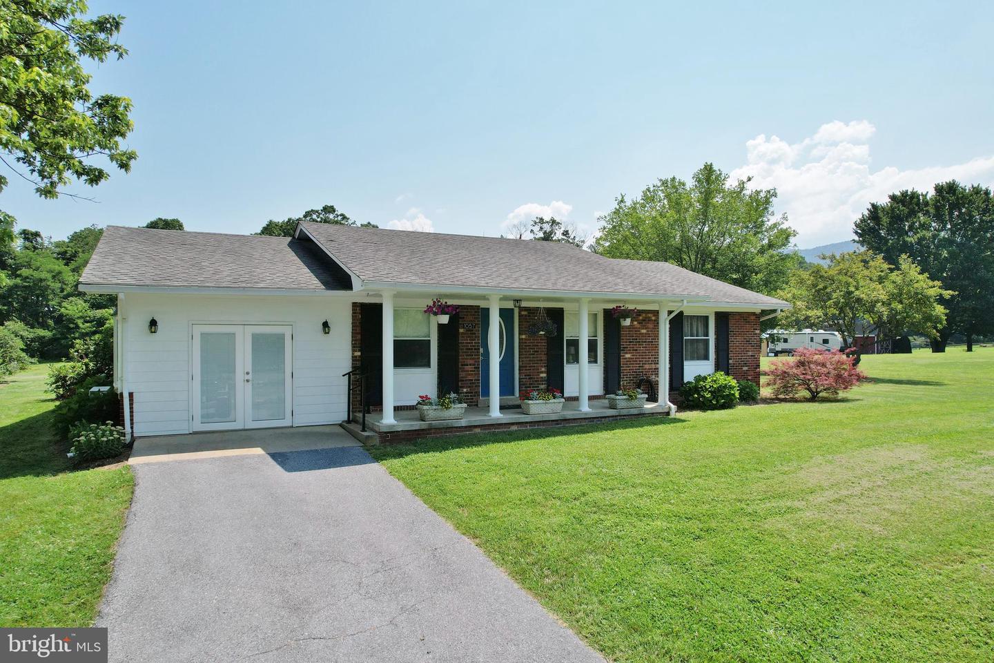 1057 EDINBURG GAP RD, EDINBURG, Virginia 22824, 4 Bedrooms Bedrooms, ,2 BathroomsBathrooms,Residential,For sale,1057 EDINBURG GAP RD,VASH2011766 MLS # VASH2011766