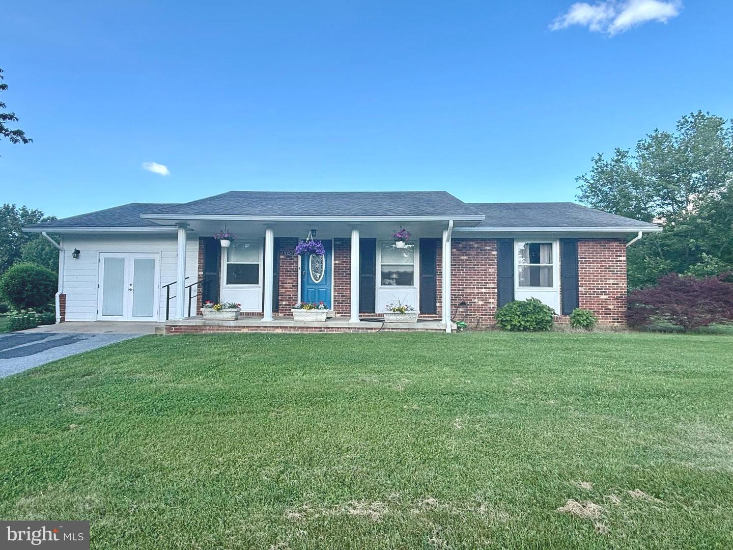 1057 EDINBURG GAP RD, EDINBURG, Virginia 22824, 4 Bedrooms Bedrooms, ,2 BathroomsBathrooms,Residential,For sale,1057 EDINBURG GAP RD,VASH2011766 MLS # VASH2011766