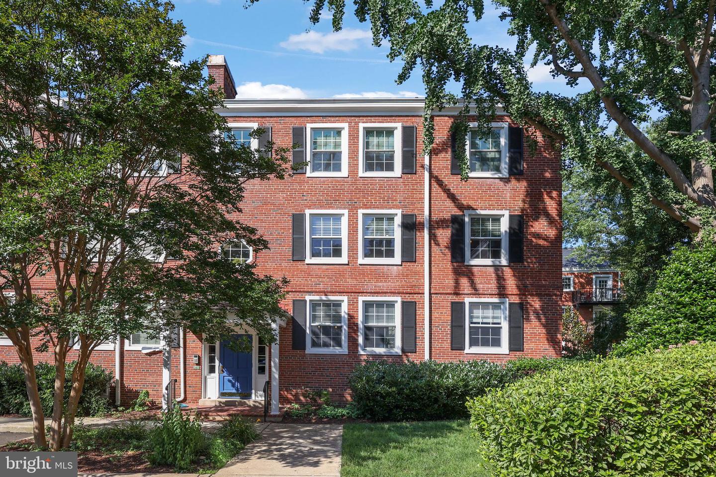 2967 S COLUMBUS ST #B2, ARLINGTON, Virginia 22206, 1 Bedroom Bedrooms, 5 Rooms Rooms,1 BathroomBathrooms,Residential,For sale,2967 S COLUMBUS ST #B2,VAAR2059756 MLS # VAAR2059756