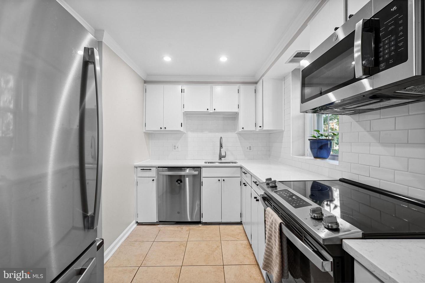 2967 S COLUMBUS ST #B2, ARLINGTON, Virginia 22206, 1 Bedroom Bedrooms, 5 Rooms Rooms,1 BathroomBathrooms,Residential,For sale,2967 S COLUMBUS ST #B2,VAAR2059756 MLS # VAAR2059756