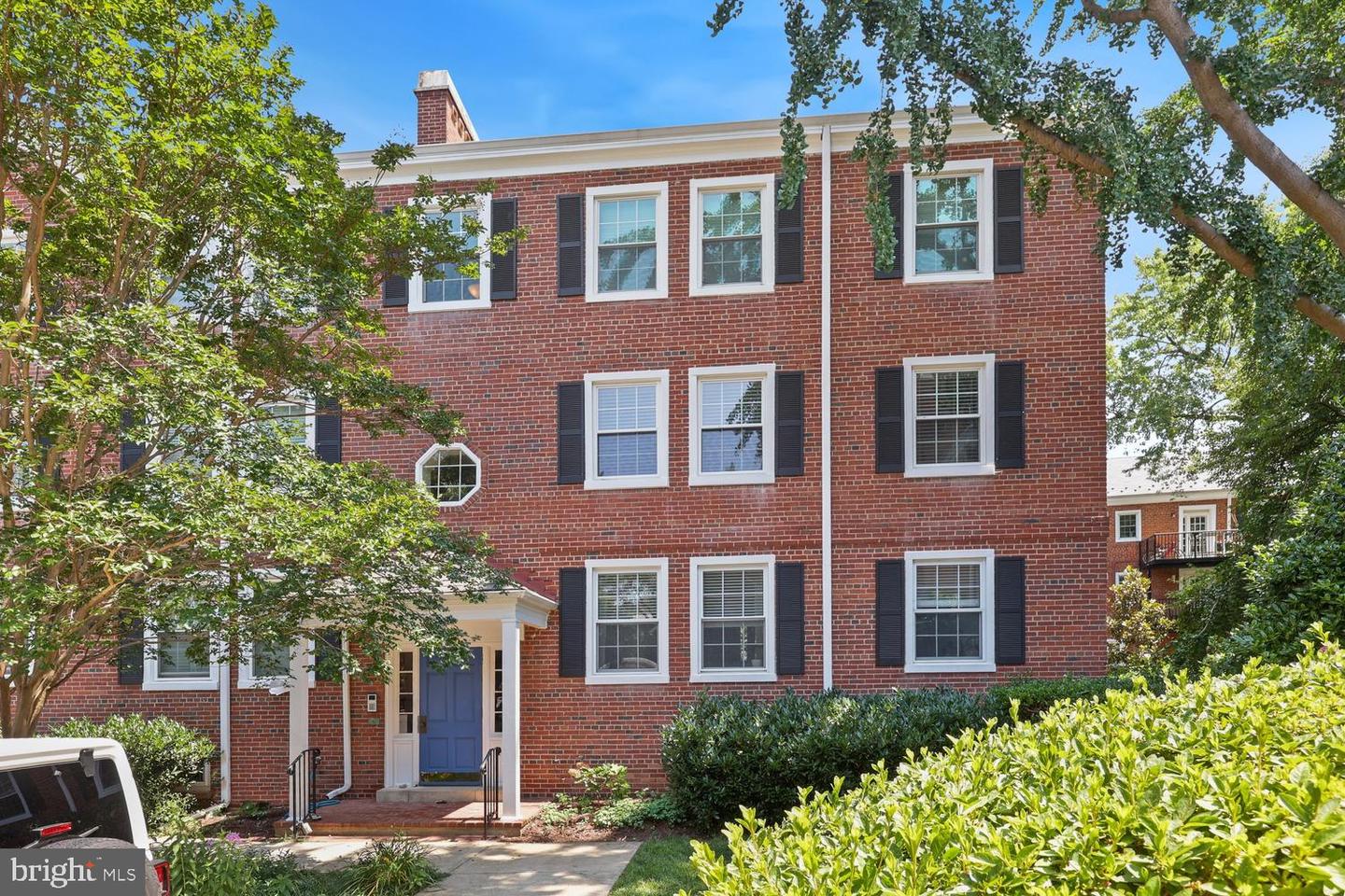 2967 S COLUMBUS ST #B2, ARLINGTON, Virginia 22206, 1 Bedroom Bedrooms, 5 Rooms Rooms,1 BathroomBathrooms,Residential,For sale,2967 S COLUMBUS ST #B2,VAAR2059756 MLS # VAAR2059756