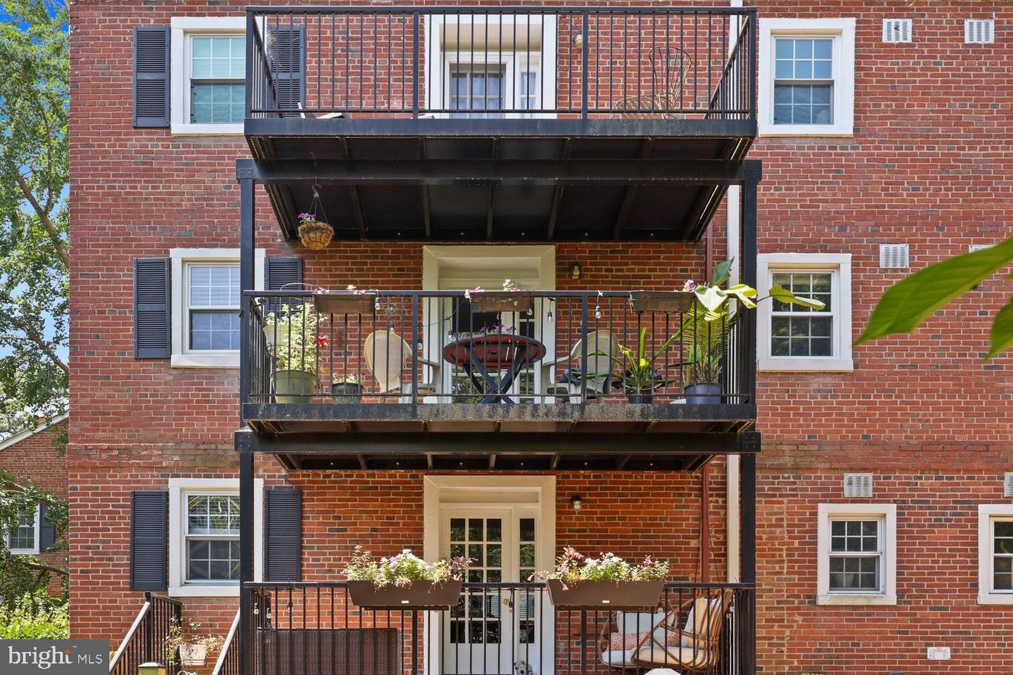 2967 S COLUMBUS ST #B2, ARLINGTON, Virginia 22206, 1 Bedroom Bedrooms, 5 Rooms Rooms,1 BathroomBathrooms,Residential,For sale,2967 S COLUMBUS ST #B2,VAAR2059756 MLS # VAAR2059756