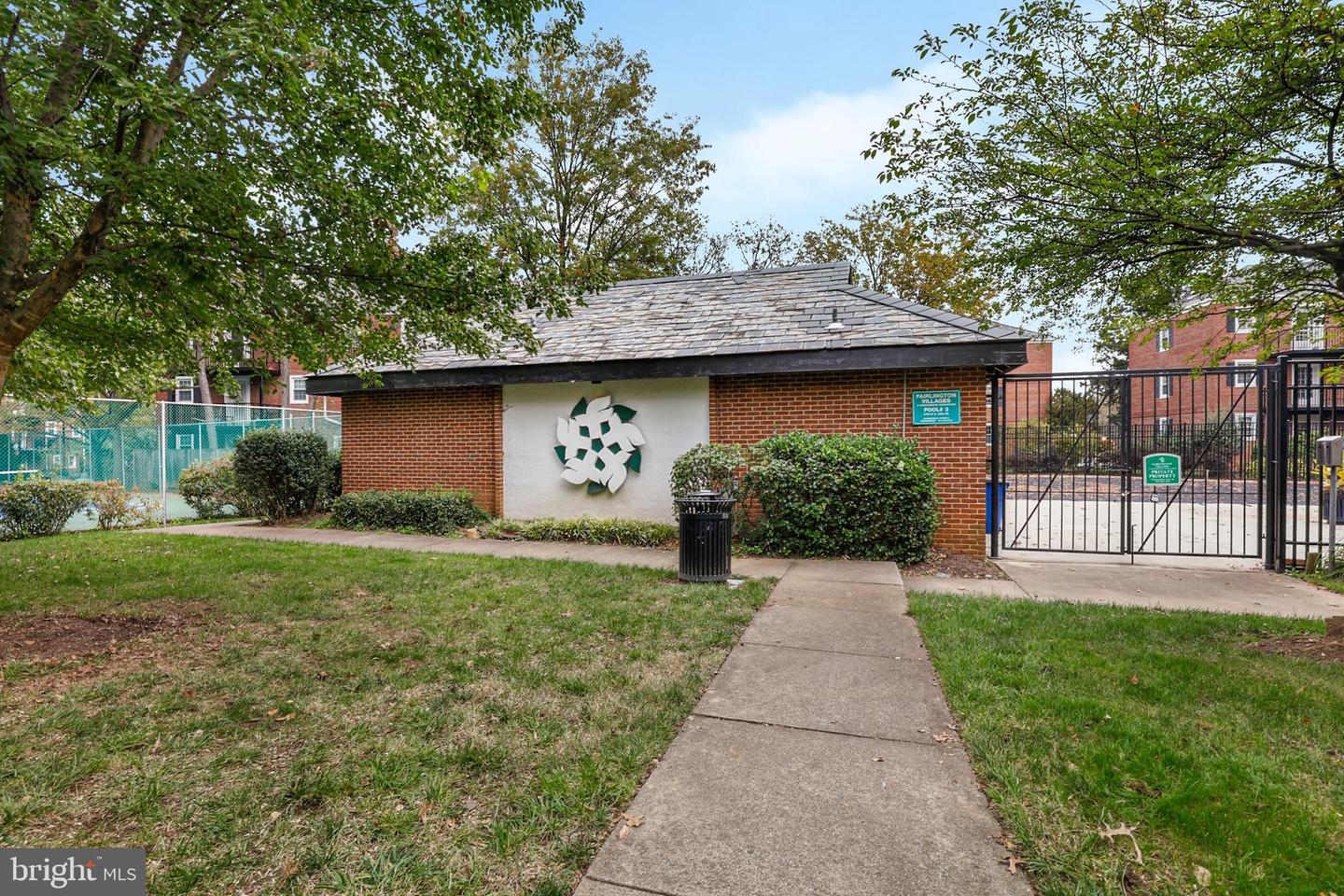 2967 S COLUMBUS ST #B2, ARLINGTON, Virginia 22206, 1 Bedroom Bedrooms, 5 Rooms Rooms,1 BathroomBathrooms,Residential,For sale,2967 S COLUMBUS ST #B2,VAAR2059756 MLS # VAAR2059756