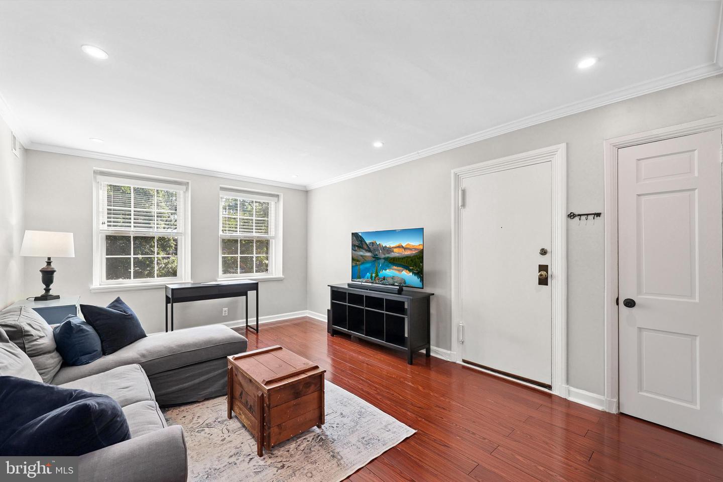 2967 S COLUMBUS ST #B2, ARLINGTON, Virginia 22206, 1 Bedroom Bedrooms, 5 Rooms Rooms,1 BathroomBathrooms,Residential,For sale,2967 S COLUMBUS ST #B2,VAAR2059756 MLS # VAAR2059756