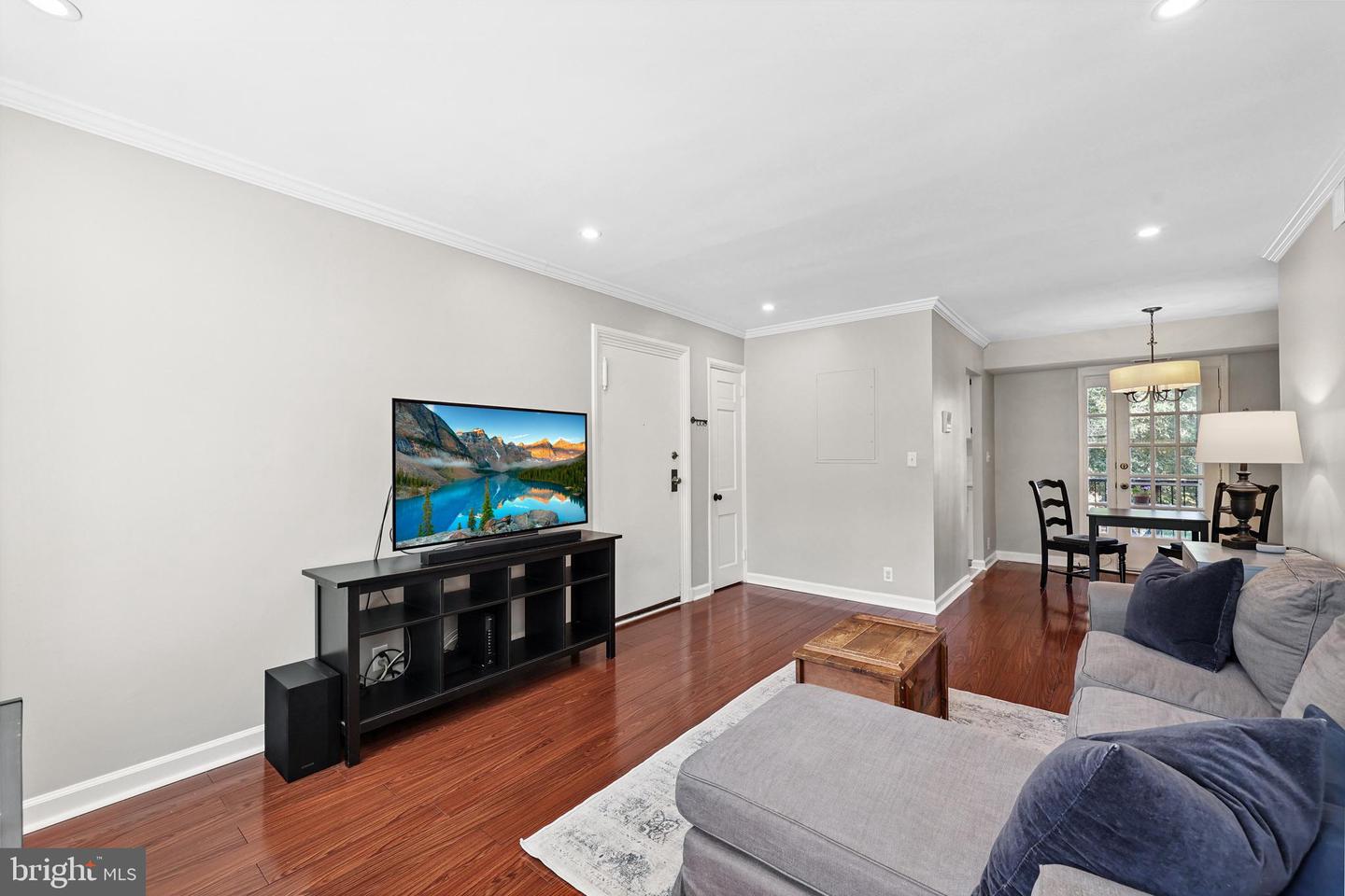 2967 S COLUMBUS ST #B2, ARLINGTON, Virginia 22206, 1 Bedroom Bedrooms, 5 Rooms Rooms,1 BathroomBathrooms,Residential,For sale,2967 S COLUMBUS ST #B2,VAAR2059756 MLS # VAAR2059756