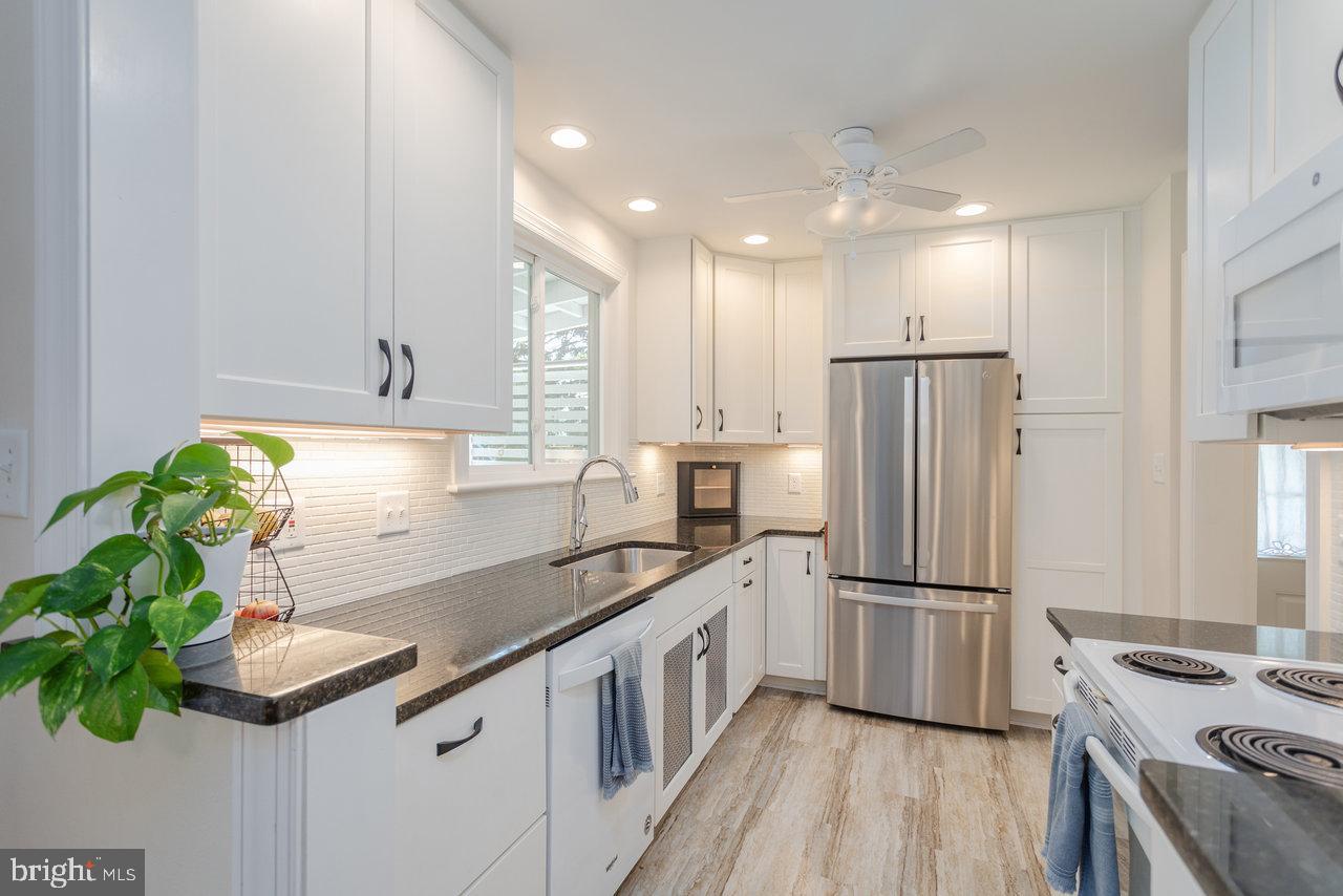 1450 BLUESTONE ST, HARRISONBURG, Virginia 22801, 3 Bedrooms Bedrooms, ,1 BathroomBathrooms,Residential,For sale,1450 BLUESTONE ST,VAHC2000434 MLS # VAHC2000434