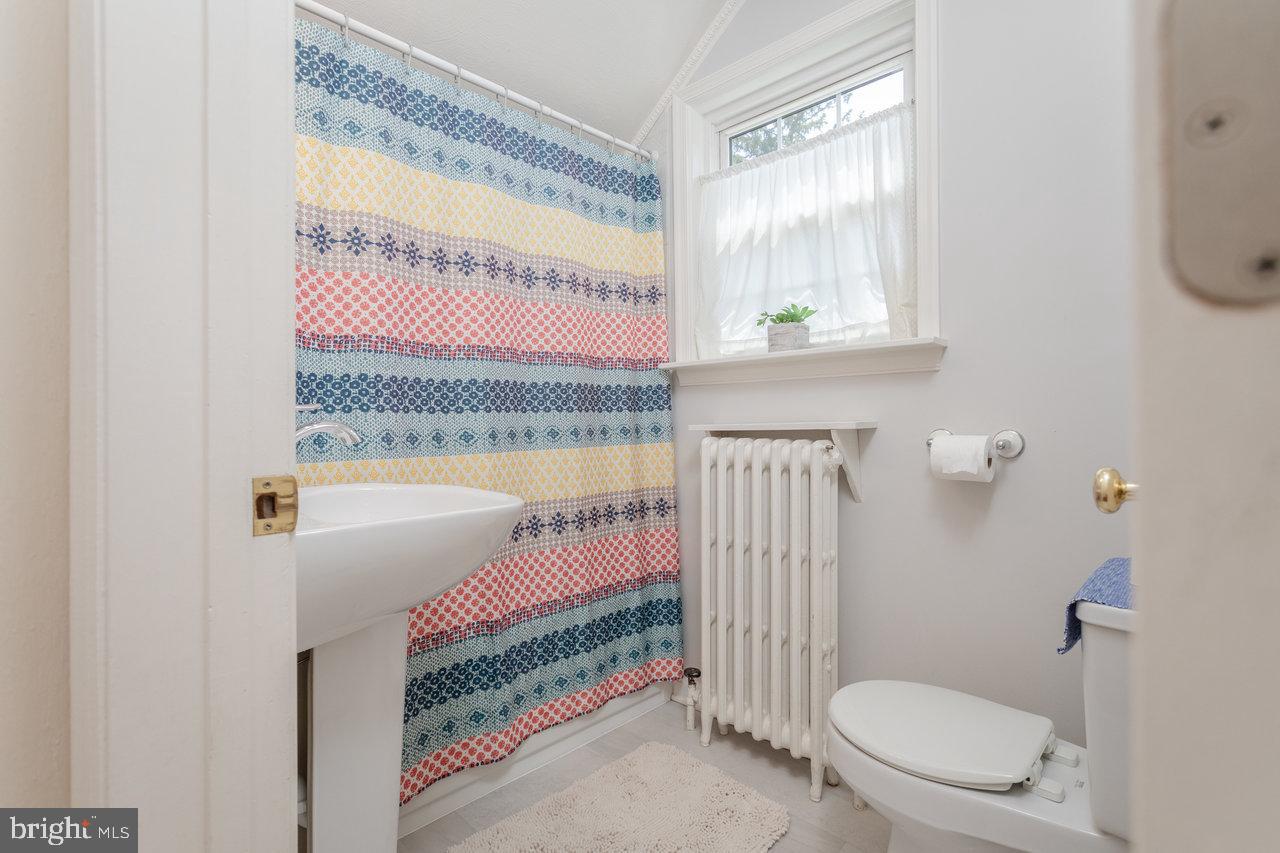 1450 BLUESTONE ST, HARRISONBURG, Virginia 22801, 3 Bedrooms Bedrooms, ,1 BathroomBathrooms,Residential,For sale,1450 BLUESTONE ST,VAHC2000434 MLS # VAHC2000434