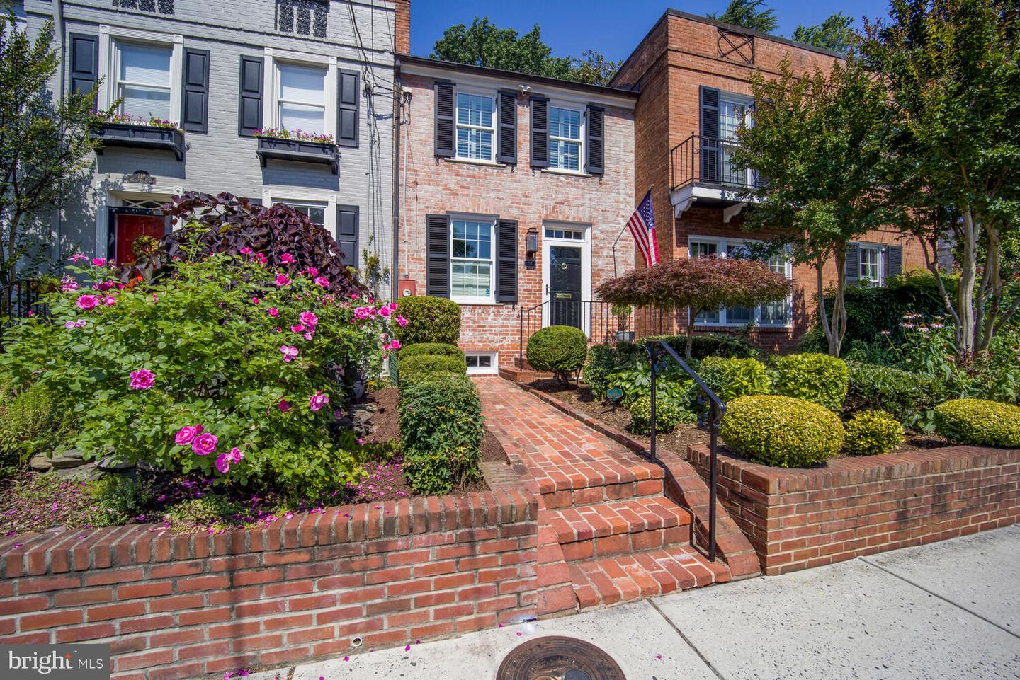 717 S ROYAL ST, ALEXANDRIA, Virginia 22314, 3 Bedrooms Bedrooms, ,2 BathroomsBathrooms,Residential,For sale,717 S ROYAL ST,VAAX2046844 MLS # VAAX2046844