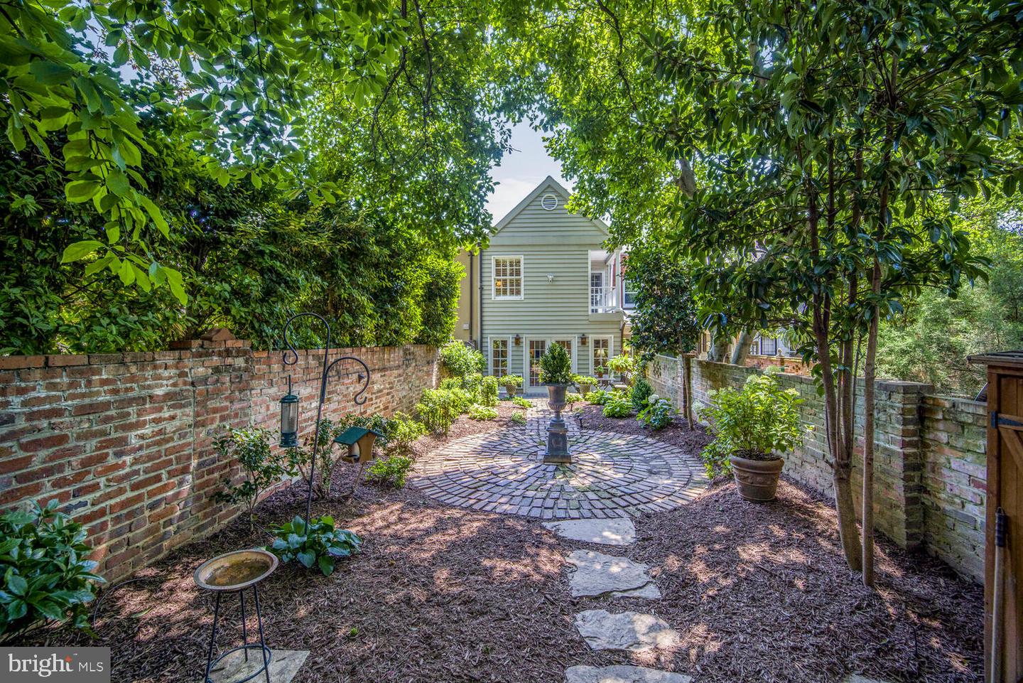 717 S ROYAL ST, ALEXANDRIA, Virginia 22314, 3 Bedrooms Bedrooms, ,2 BathroomsBathrooms,Residential,For sale,717 S ROYAL ST,VAAX2046844 MLS # VAAX2046844
