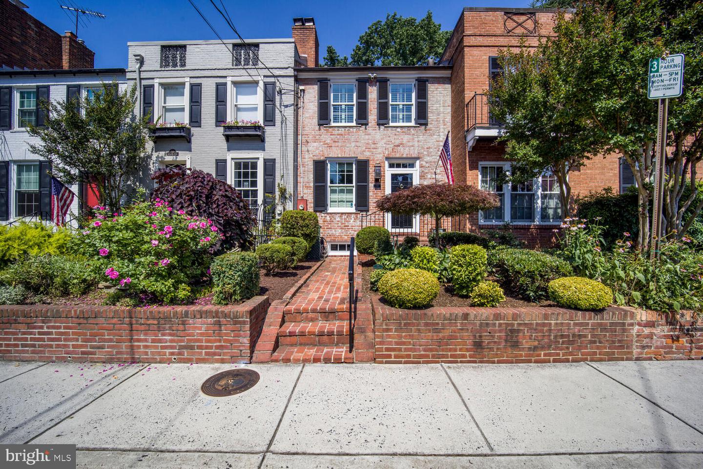 717 S ROYAL ST, ALEXANDRIA, Virginia 22314, 3 Bedrooms Bedrooms, ,2 BathroomsBathrooms,Residential,For sale,717 S ROYAL ST,VAAX2046844 MLS # VAAX2046844