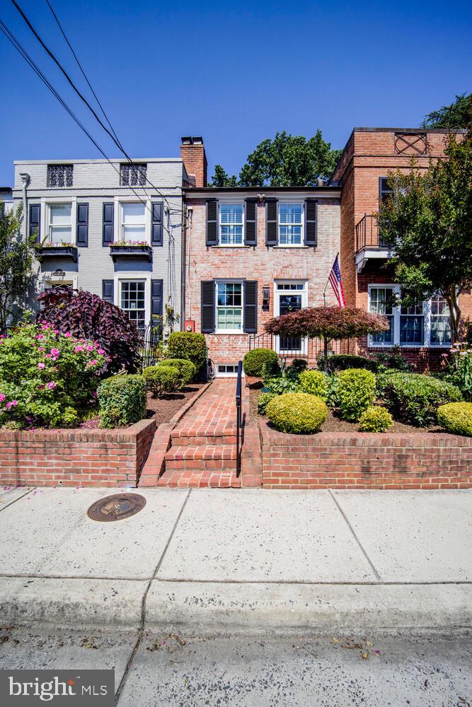 717 S ROYAL ST, ALEXANDRIA, Virginia 22314, 3 Bedrooms Bedrooms, ,2 BathroomsBathrooms,Residential,For sale,717 S ROYAL ST,VAAX2046844 MLS # VAAX2046844