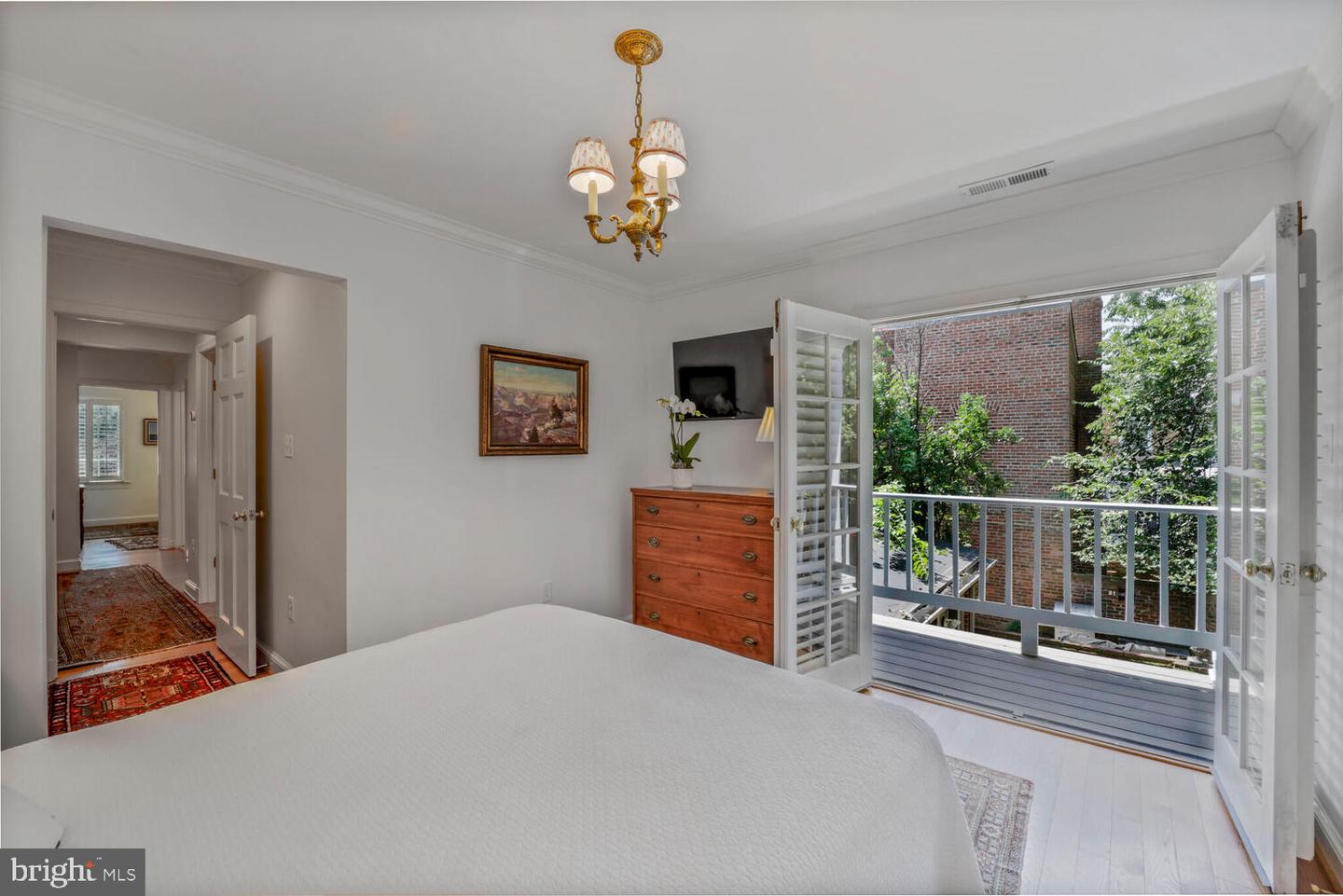717 S ROYAL ST, ALEXANDRIA, Virginia 22314, 3 Bedrooms Bedrooms, ,2 BathroomsBathrooms,Residential,For sale,717 S ROYAL ST,VAAX2046844 MLS # VAAX2046844
