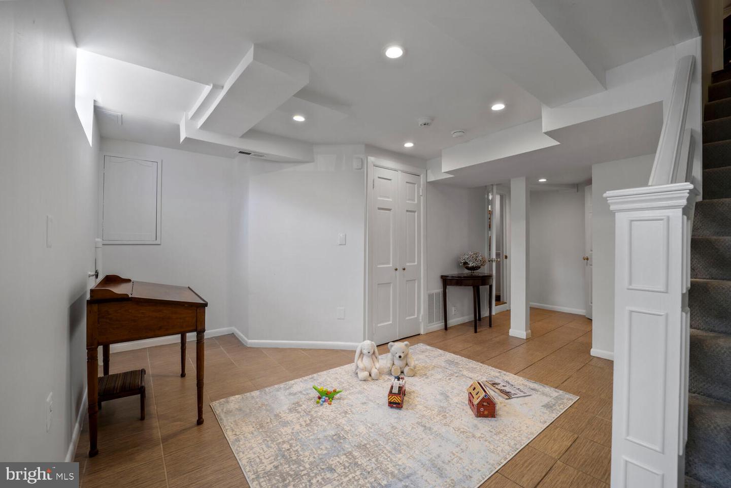 717 S ROYAL ST, ALEXANDRIA, Virginia 22314, 3 Bedrooms Bedrooms, ,2 BathroomsBathrooms,Residential,For sale,717 S ROYAL ST,VAAX2046844 MLS # VAAX2046844