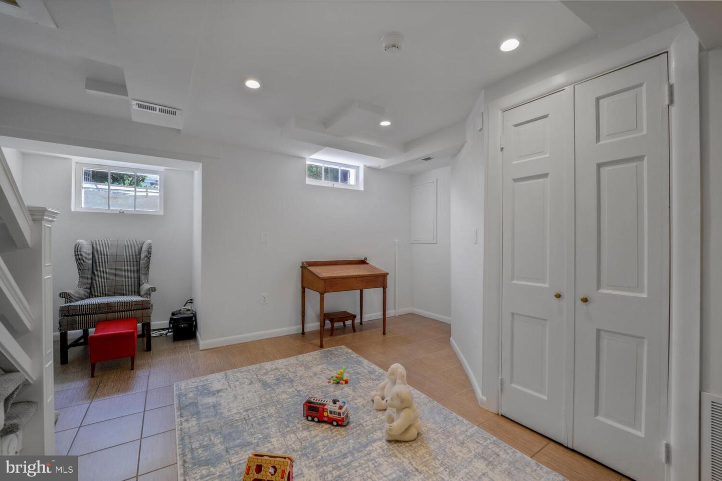 717 S ROYAL ST, ALEXANDRIA, Virginia 22314, 3 Bedrooms Bedrooms, ,2 BathroomsBathrooms,Residential,For sale,717 S ROYAL ST,VAAX2046844 MLS # VAAX2046844