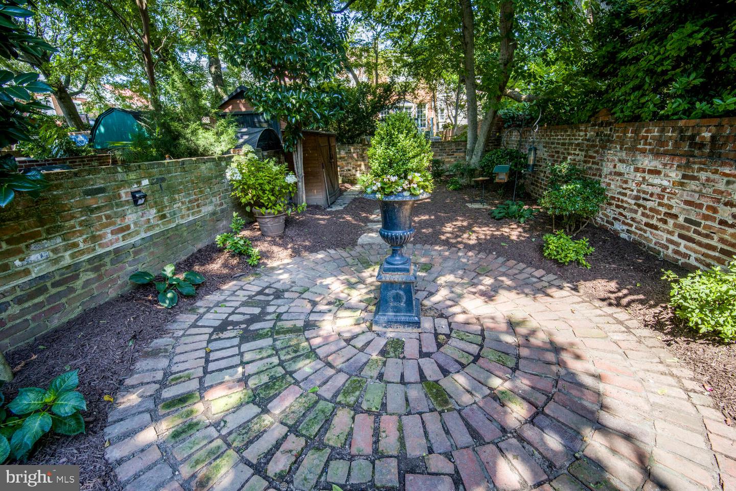 717 S ROYAL ST, ALEXANDRIA, Virginia 22314, 3 Bedrooms Bedrooms, ,2 BathroomsBathrooms,Residential,For sale,717 S ROYAL ST,VAAX2046844 MLS # VAAX2046844
