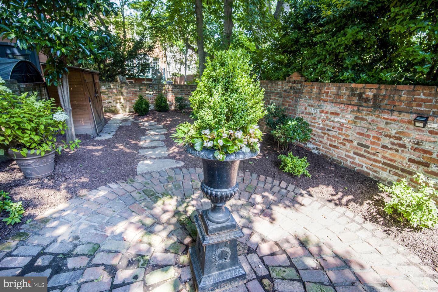 717 S ROYAL ST, ALEXANDRIA, Virginia 22314, 3 Bedrooms Bedrooms, ,2 BathroomsBathrooms,Residential,For sale,717 S ROYAL ST,VAAX2046844 MLS # VAAX2046844