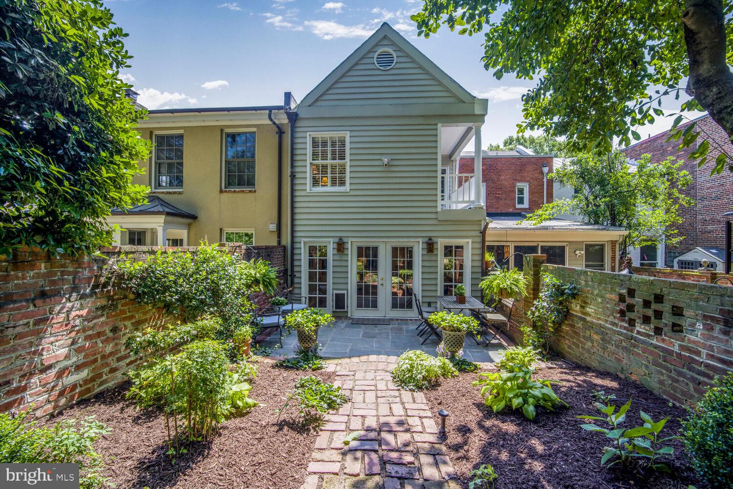 717 S ROYAL ST, ALEXANDRIA, Virginia 22314, 3 Bedrooms Bedrooms, ,2 BathroomsBathrooms,Residential,For sale,717 S ROYAL ST,VAAX2046844 MLS # VAAX2046844