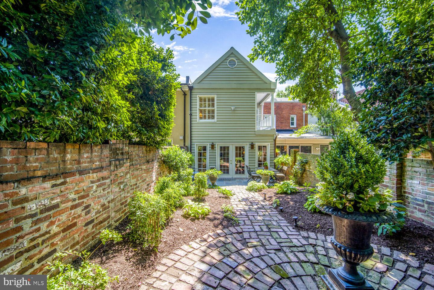 717 S ROYAL ST, ALEXANDRIA, Virginia 22314, 3 Bedrooms Bedrooms, ,2 BathroomsBathrooms,Residential,For sale,717 S ROYAL ST,VAAX2046844 MLS # VAAX2046844