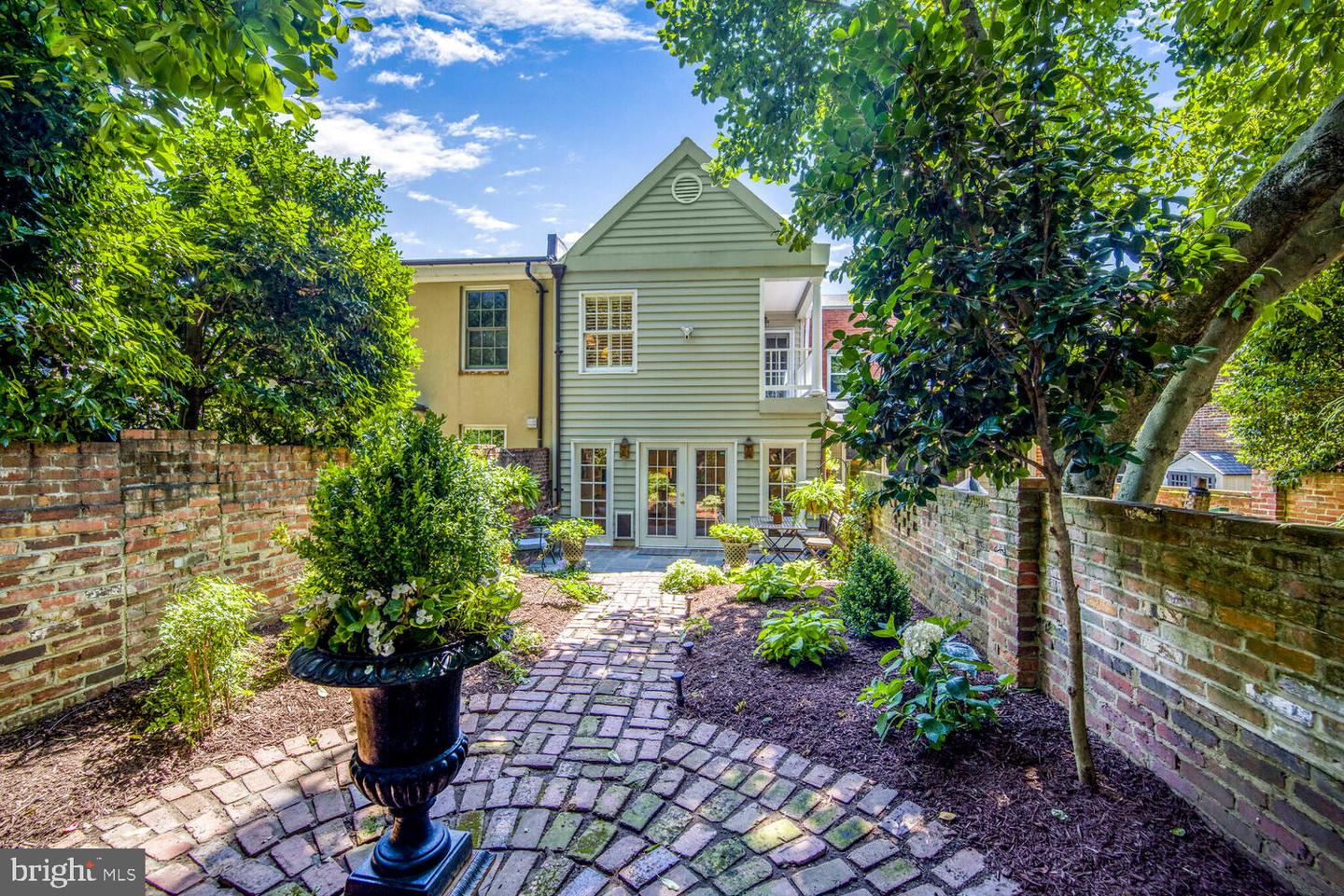 717 S ROYAL ST, ALEXANDRIA, Virginia 22314, 3 Bedrooms Bedrooms, ,2 BathroomsBathrooms,Residential,For sale,717 S ROYAL ST,VAAX2046844 MLS # VAAX2046844