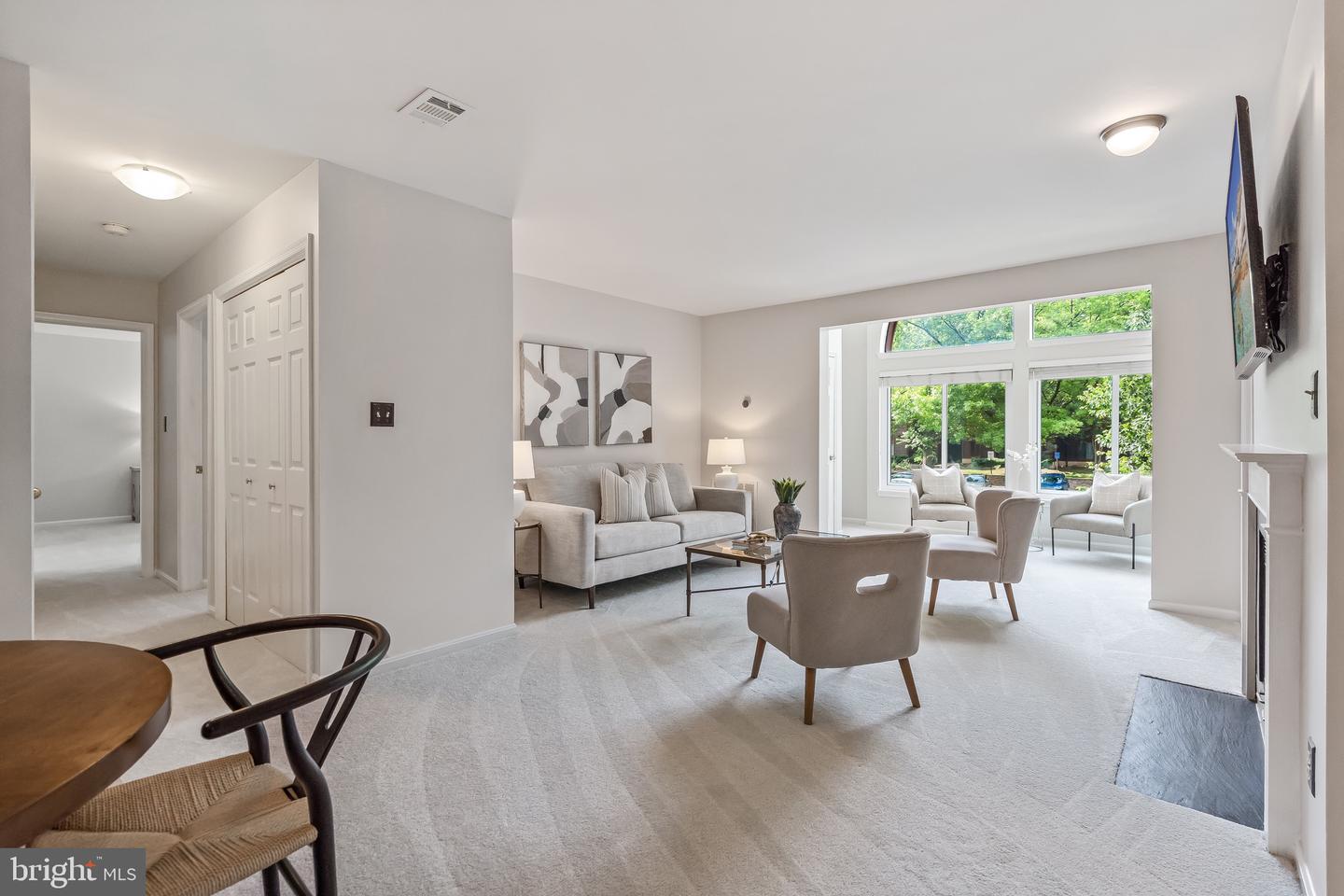 2810 LEE OAKS PL #302, FALLS CHURCH, Virginia 22046, 3 Bedrooms Bedrooms, ,2 BathroomsBathrooms,Residential,For sale,2810 LEE OAKS PL #302,VAFX2250456 MLS # VAFX2250456
