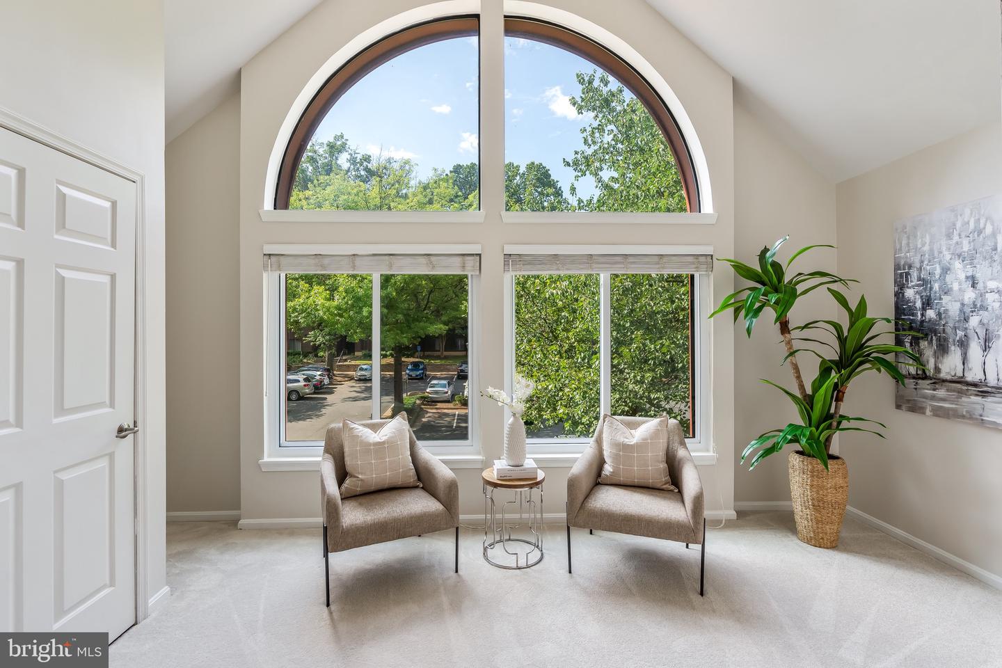 2810 LEE OAKS PL #302, FALLS CHURCH, Virginia 22046, 3 Bedrooms Bedrooms, ,2 BathroomsBathrooms,Residential,For sale,2810 LEE OAKS PL #302,VAFX2250456 MLS # VAFX2250456
