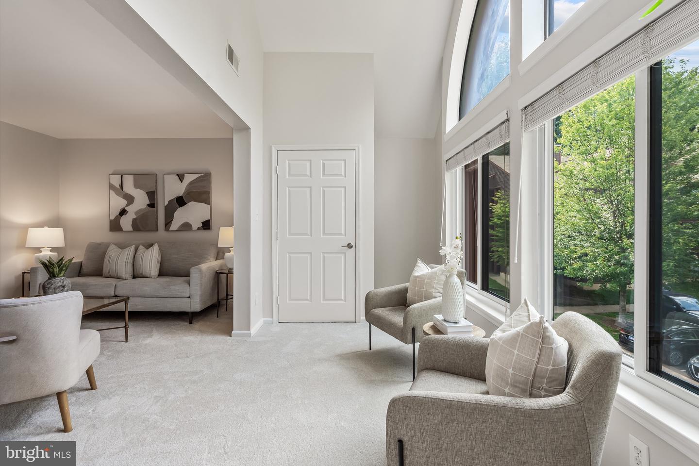 2810 LEE OAKS PL #302, FALLS CHURCH, Virginia 22046, 3 Bedrooms Bedrooms, ,2 BathroomsBathrooms,Residential,For sale,2810 LEE OAKS PL #302,VAFX2250456 MLS # VAFX2250456