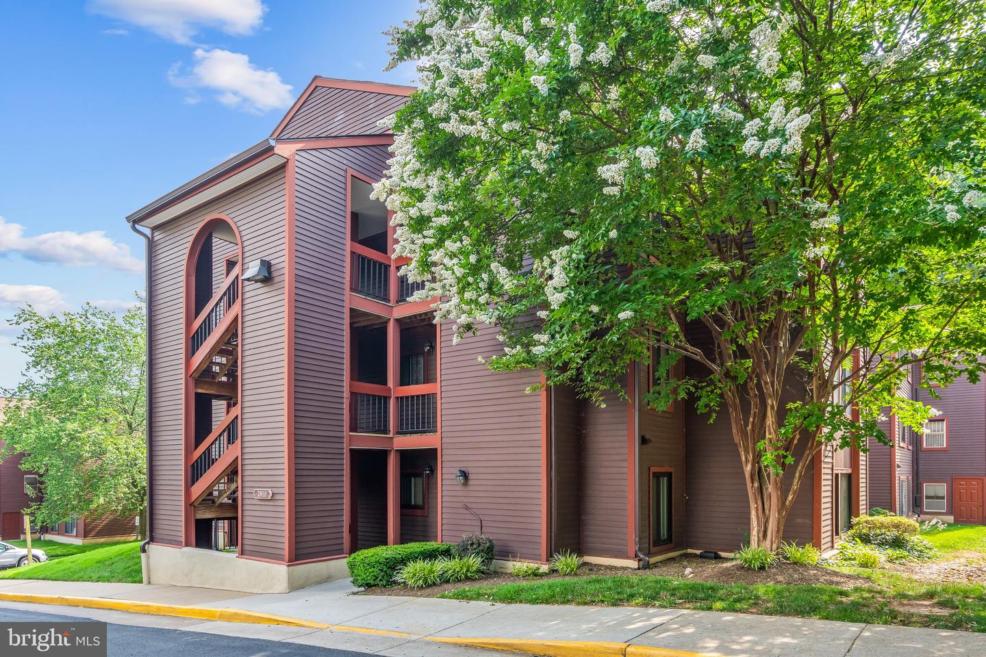 2810 LEE OAKS PL #302, FALLS CHURCH, Virginia 22046, 3 Bedrooms Bedrooms, ,2 BathroomsBathrooms,Residential,For sale,2810 LEE OAKS PL #302,VAFX2250456 MLS # VAFX2250456