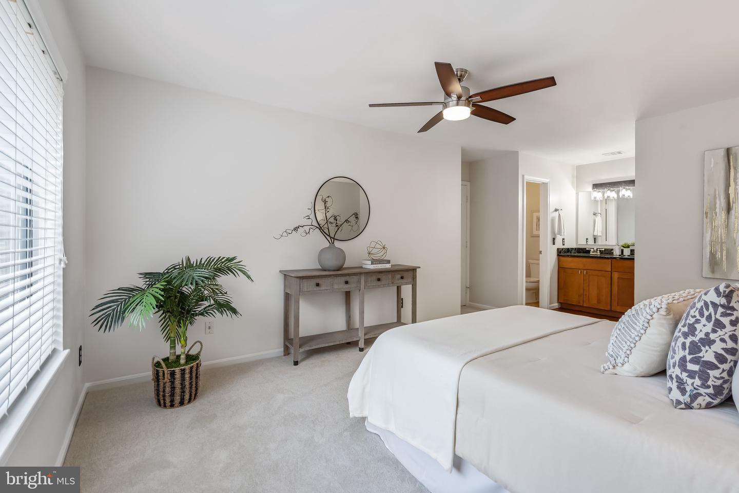 2810 LEE OAKS PL #302, FALLS CHURCH, Virginia 22046, 3 Bedrooms Bedrooms, ,2 BathroomsBathrooms,Residential,For sale,2810 LEE OAKS PL #302,VAFX2250456 MLS # VAFX2250456