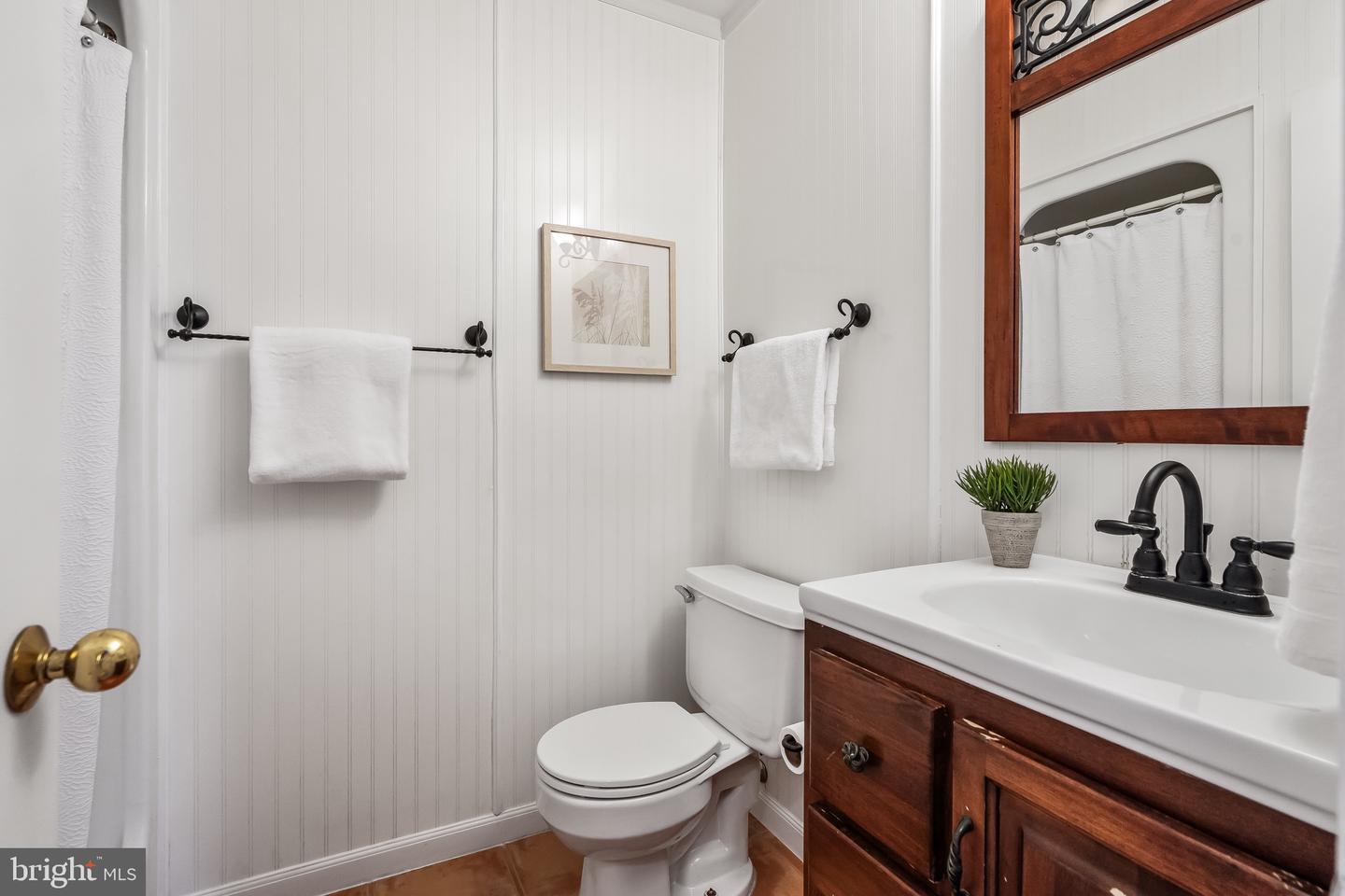 2810 LEE OAKS PL #302, FALLS CHURCH, Virginia 22046, 3 Bedrooms Bedrooms, ,2 BathroomsBathrooms,Residential,For sale,2810 LEE OAKS PL #302,VAFX2250456 MLS # VAFX2250456
