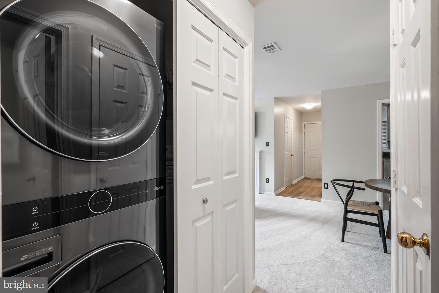 2810 LEE OAKS PL #302, FALLS CHURCH, Virginia 22046, 3 Bedrooms Bedrooms, ,2 BathroomsBathrooms,Residential,For sale,2810 LEE OAKS PL #302,VAFX2250456 MLS # VAFX2250456