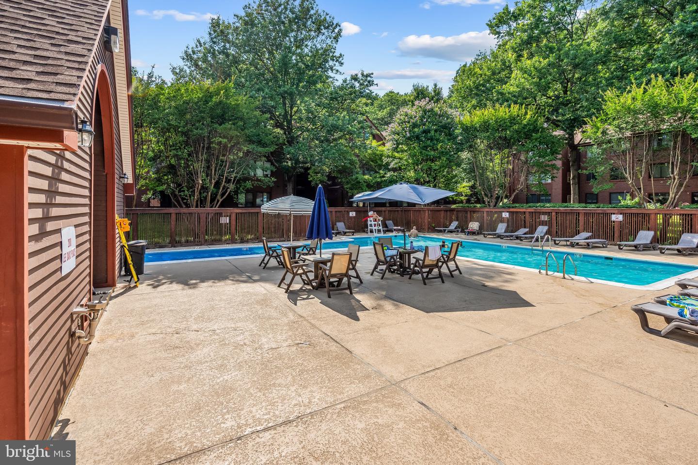 2810 LEE OAKS PL #302, FALLS CHURCH, Virginia 22046, 3 Bedrooms Bedrooms, ,2 BathroomsBathrooms,Residential,For sale,2810 LEE OAKS PL #302,VAFX2250456 MLS # VAFX2250456