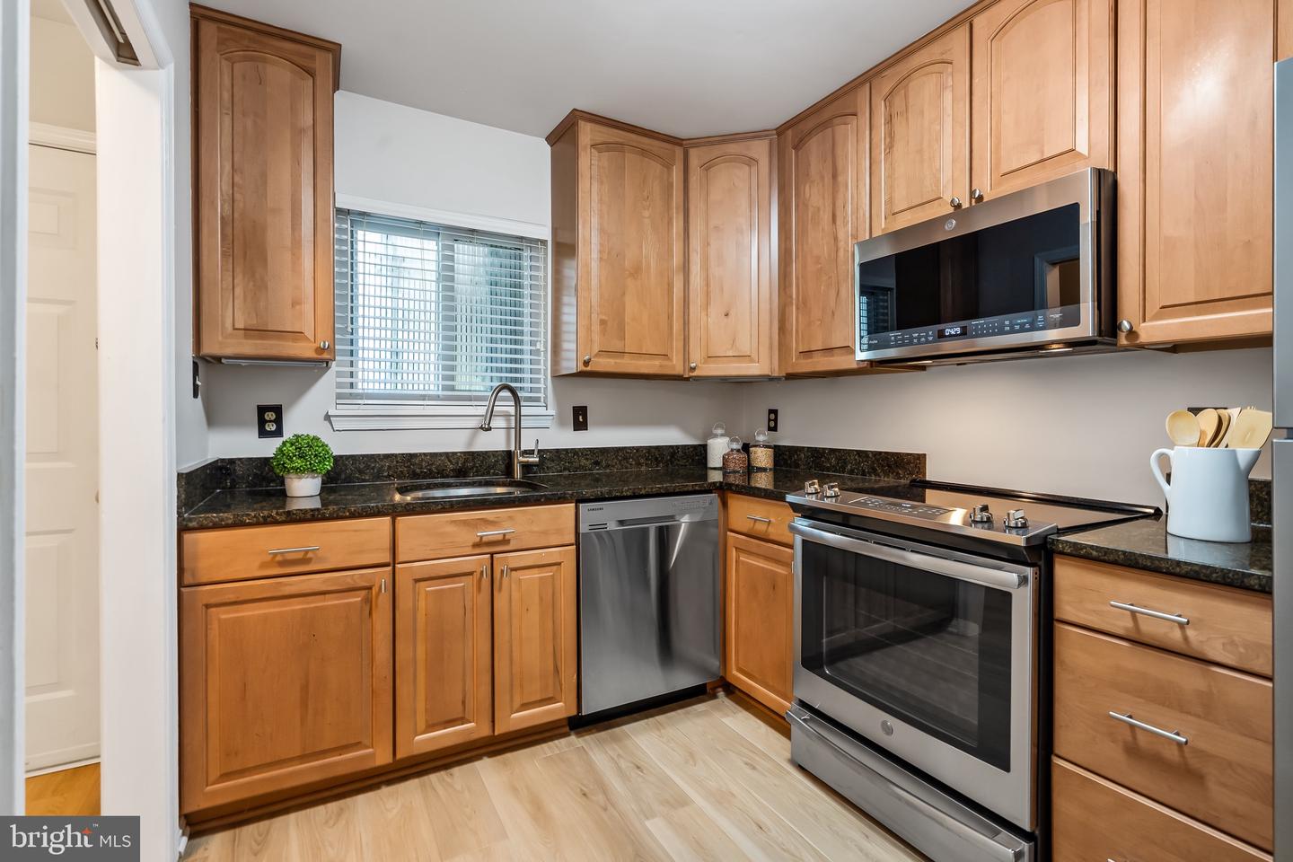 2810 LEE OAKS PL #302, FALLS CHURCH, Virginia 22046, 3 Bedrooms Bedrooms, ,2 BathroomsBathrooms,Residential,For sale,2810 LEE OAKS PL #302,VAFX2250456 MLS # VAFX2250456