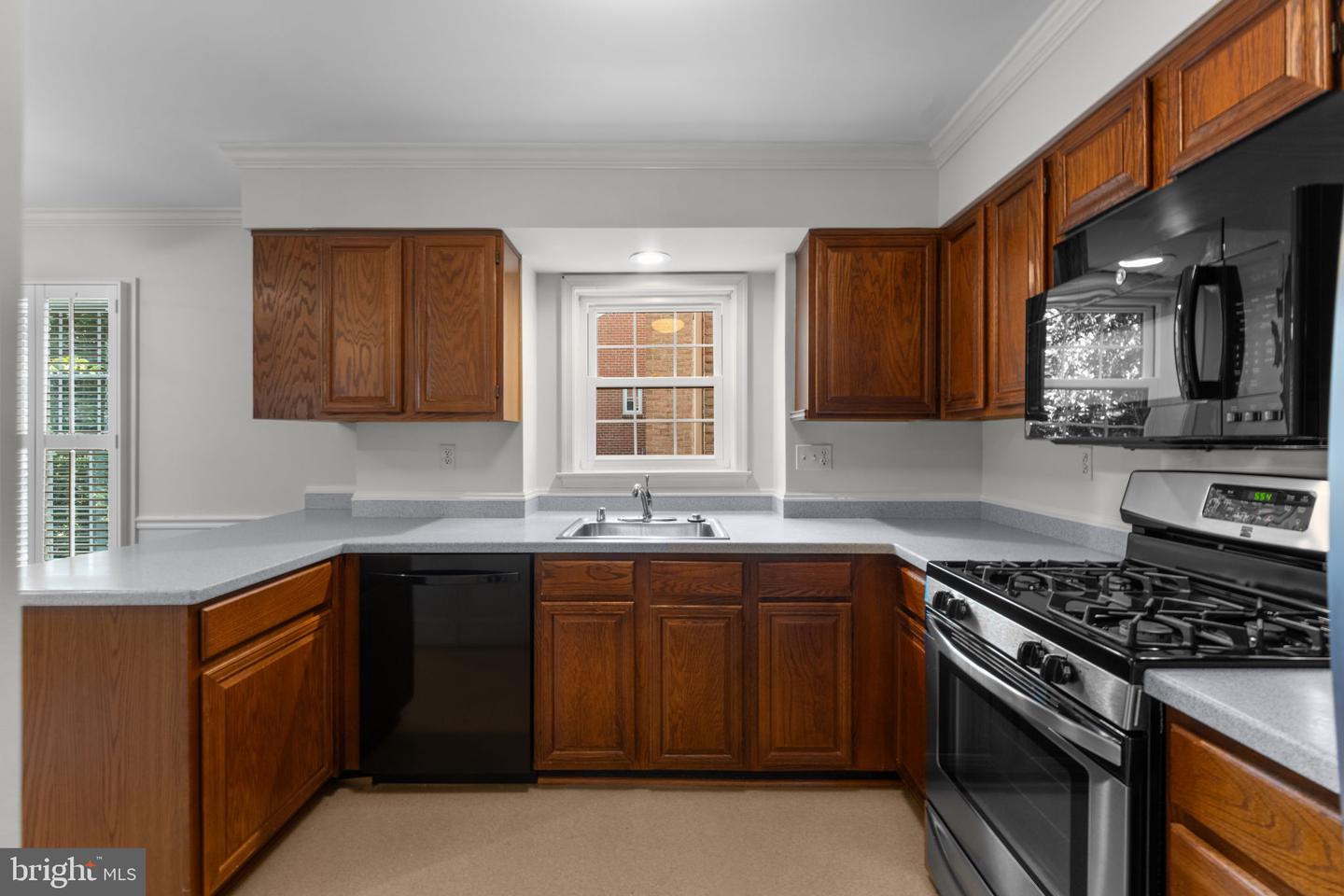 3031 FEDERAL HILL DR, SEVEN CORNERS, Virginia 22044, 4 Bedrooms Bedrooms, ,3 BathroomsBathrooms,Residential,For sale,3031 FEDERAL HILL DR,VAFX2250132 MLS # VAFX2250132