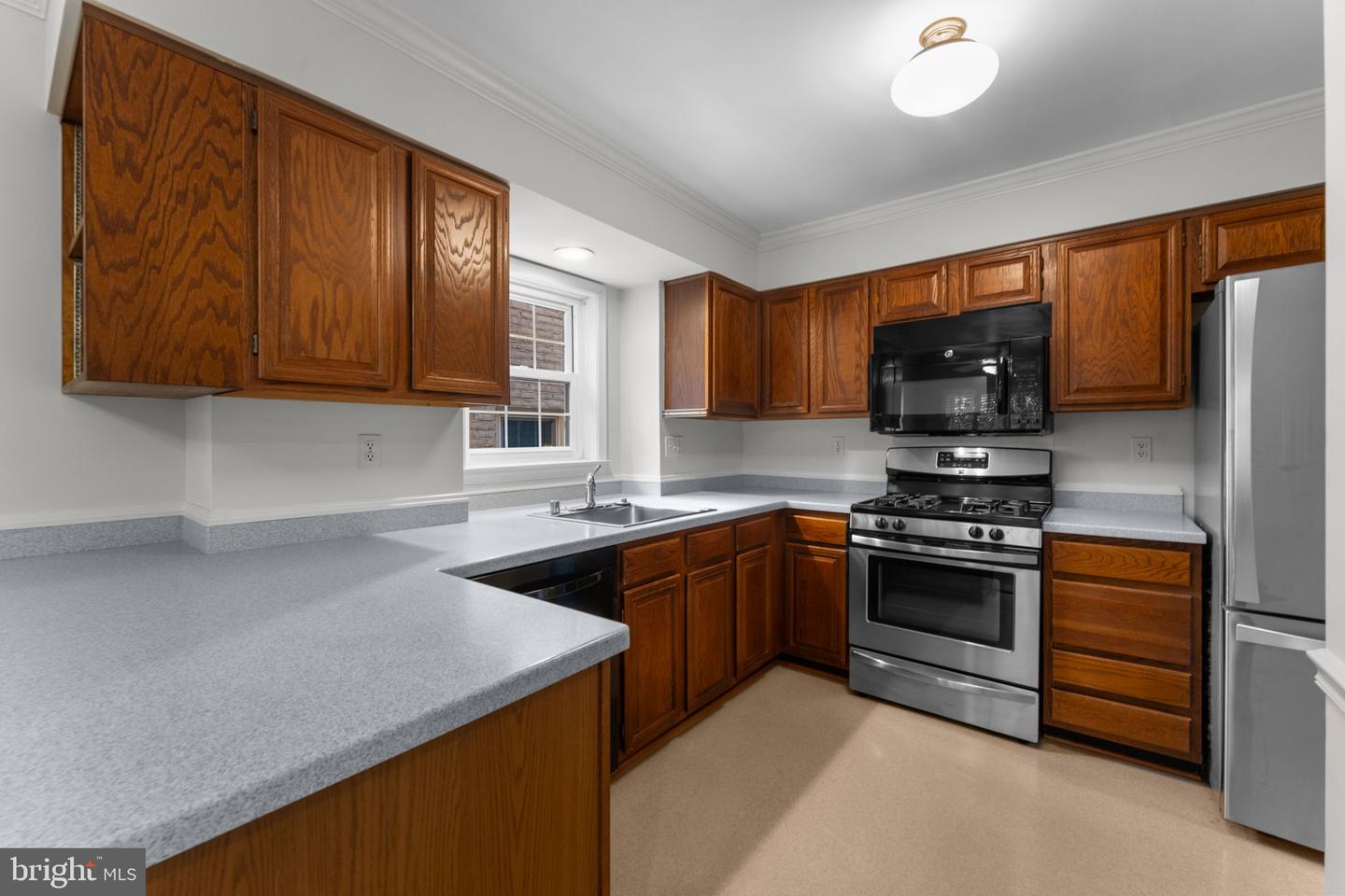 3031 FEDERAL HILL DR, SEVEN CORNERS, Virginia 22044, 4 Bedrooms Bedrooms, ,3 BathroomsBathrooms,Residential,For sale,3031 FEDERAL HILL DR,VAFX2250132 MLS # VAFX2250132
