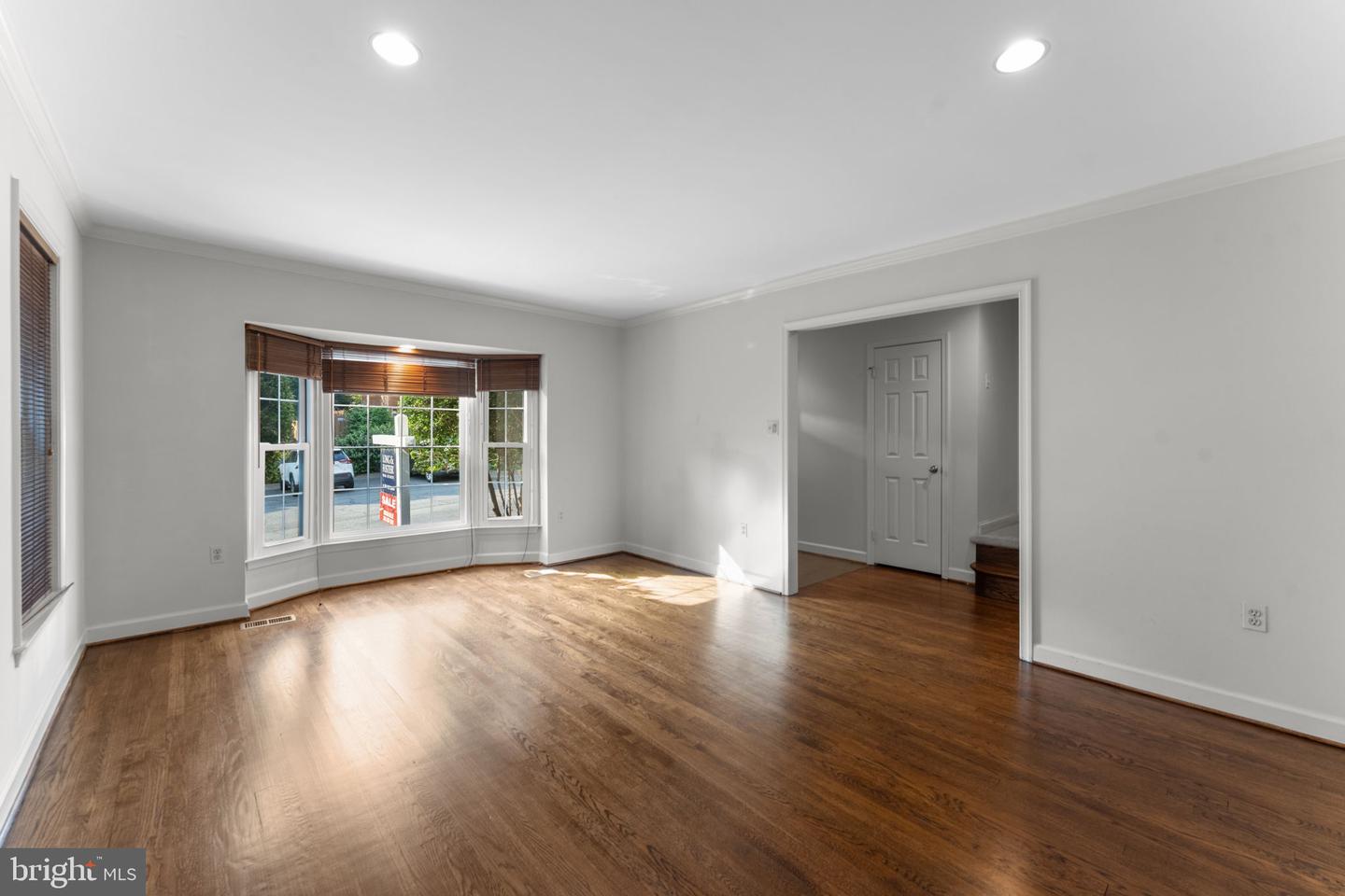 3031 FEDERAL HILL DR, SEVEN CORNERS, Virginia 22044, 4 Bedrooms Bedrooms, ,3 BathroomsBathrooms,Residential,For sale,3031 FEDERAL HILL DR,VAFX2250132 MLS # VAFX2250132