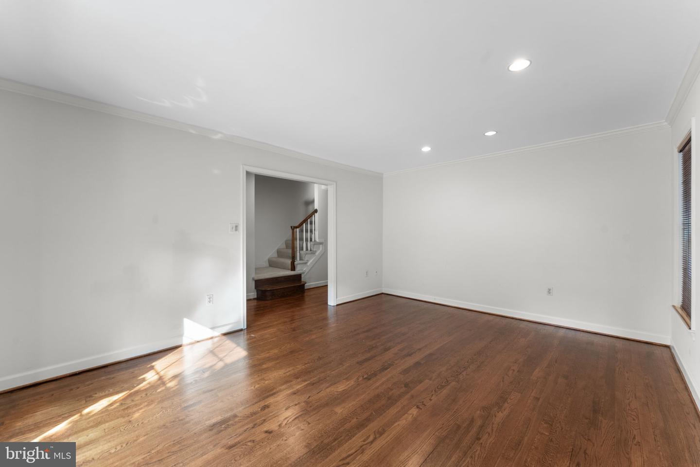 3031 FEDERAL HILL DR, SEVEN CORNERS, Virginia 22044, 4 Bedrooms Bedrooms, ,3 BathroomsBathrooms,Residential,For sale,3031 FEDERAL HILL DR,VAFX2250132 MLS # VAFX2250132
