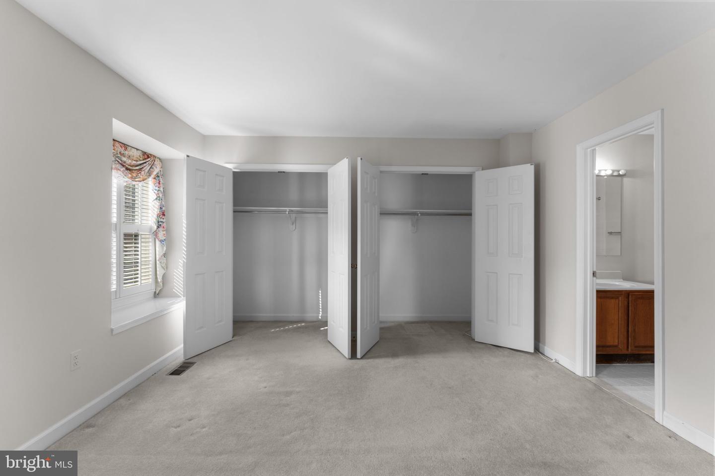 3031 FEDERAL HILL DR, SEVEN CORNERS, Virginia 22044, 4 Bedrooms Bedrooms, ,3 BathroomsBathrooms,Residential,For sale,3031 FEDERAL HILL DR,VAFX2250132 MLS # VAFX2250132