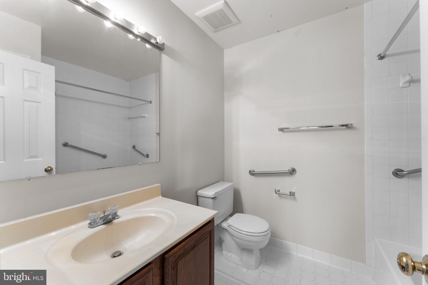 3031 FEDERAL HILL DR, SEVEN CORNERS, Virginia 22044, 4 Bedrooms Bedrooms, ,3 BathroomsBathrooms,Residential,For sale,3031 FEDERAL HILL DR,VAFX2250132 MLS # VAFX2250132