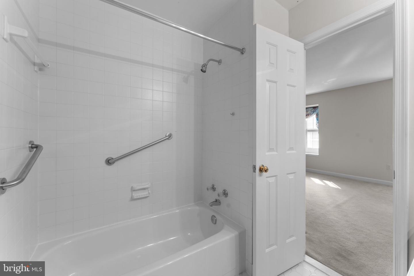 3031 FEDERAL HILL DR, SEVEN CORNERS, Virginia 22044, 4 Bedrooms Bedrooms, ,3 BathroomsBathrooms,Residential,For sale,3031 FEDERAL HILL DR,VAFX2250132 MLS # VAFX2250132