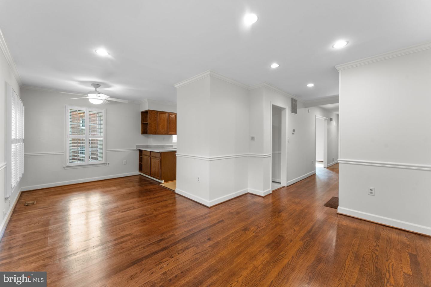 3031 FEDERAL HILL DR, SEVEN CORNERS, Virginia 22044, 4 Bedrooms Bedrooms, ,3 BathroomsBathrooms,Residential,For sale,3031 FEDERAL HILL DR,VAFX2250132 MLS # VAFX2250132