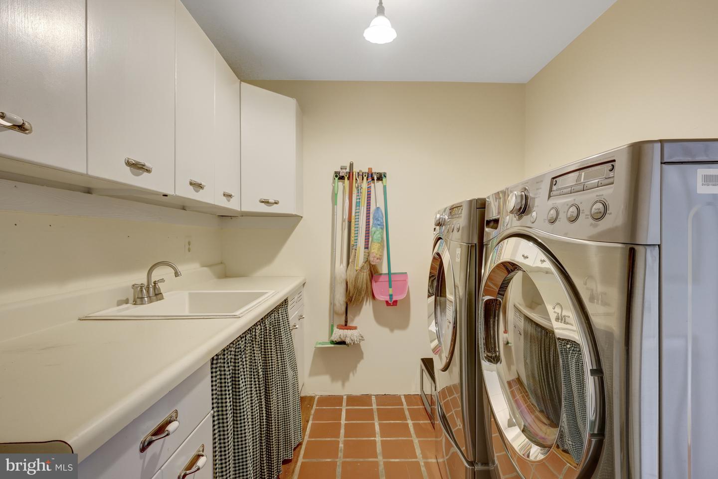 1012 GRANT ST, HERNDON, Virginia 20170, 3 Bedrooms Bedrooms, ,3 BathroomsBathrooms,Residential,For sale,1012 GRANT ST,VAFX2250178 MLS # VAFX2250178