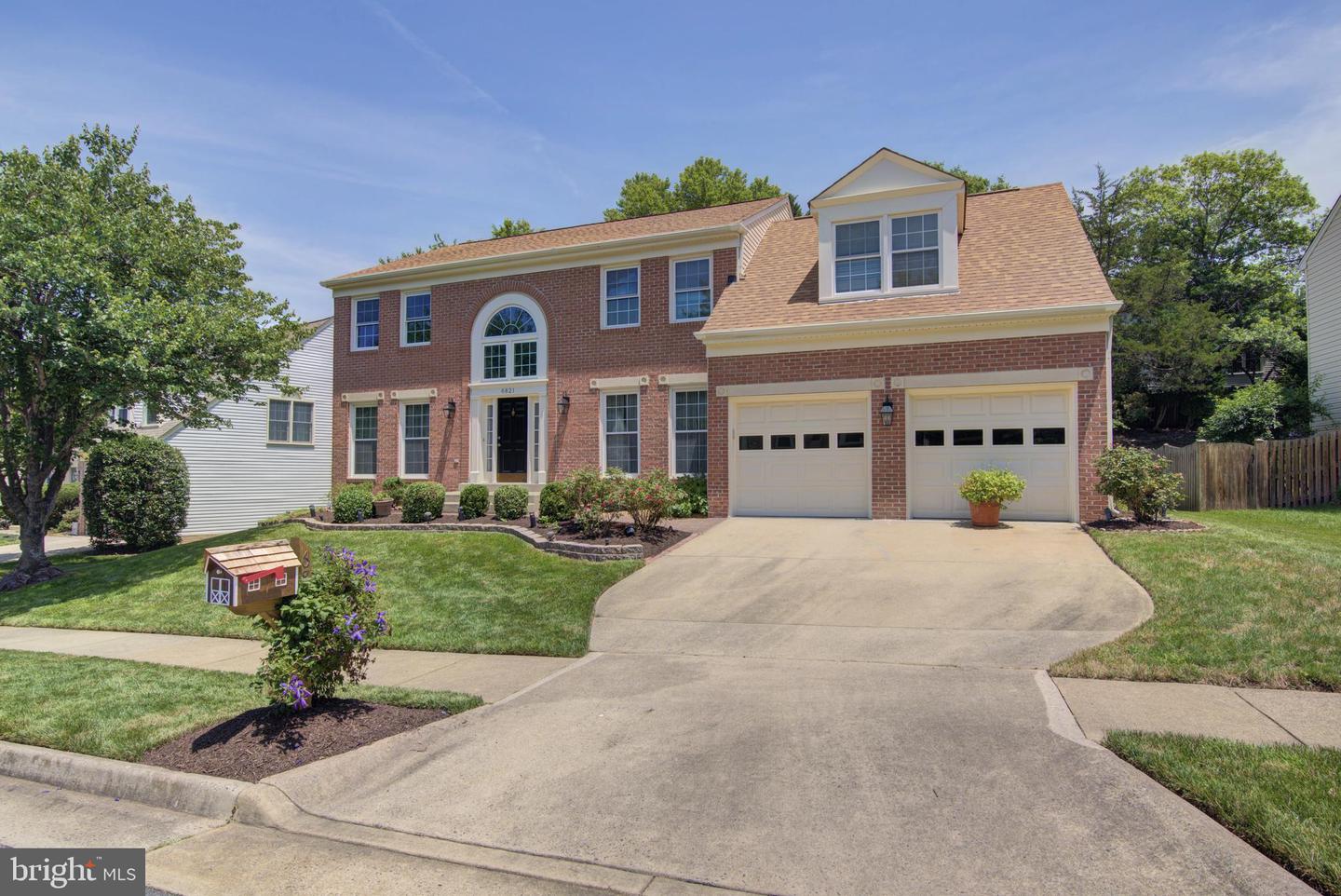 6821 COMPTON HEIGHTS CIR, CLIFTON, Virginia 20124, 4 Bedrooms Bedrooms, ,3 BathroomsBathrooms,Residential,For sale,6821 COMPTON HEIGHTS CIR,VAFX2250272 MLS # VAFX2250272