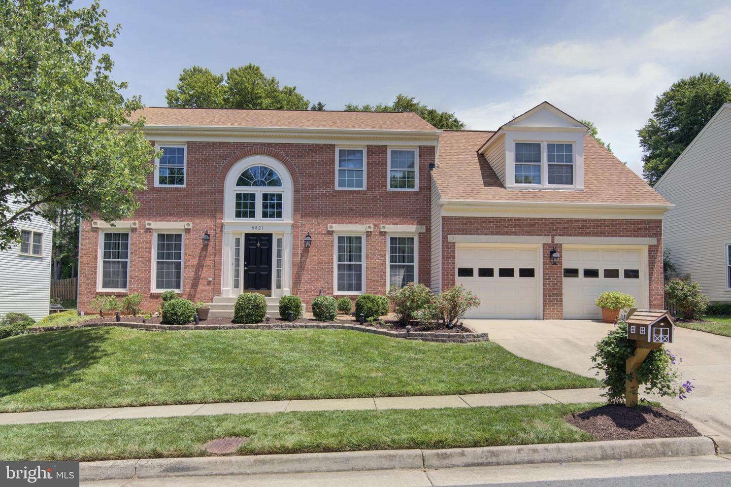 6821 COMPTON HEIGHTS CIR, CLIFTON, Virginia 20124, 4 Bedrooms Bedrooms, ,3 BathroomsBathrooms,Residential,For sale,6821 COMPTON HEIGHTS CIR,VAFX2250272 MLS # VAFX2250272