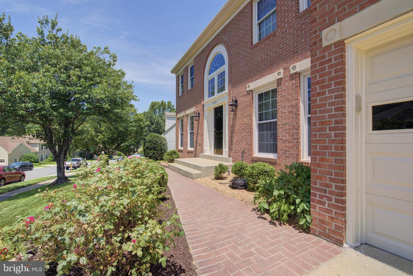 6821 COMPTON HEIGHTS CIR, CLIFTON, Virginia 20124, 4 Bedrooms Bedrooms, ,3 BathroomsBathrooms,Residential,For sale,6821 COMPTON HEIGHTS CIR,VAFX2250272 MLS # VAFX2250272