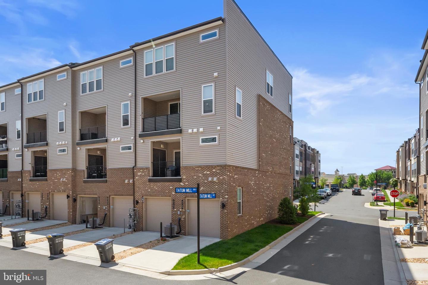 4767 TATUM MILL WAY #202, CHANTILLY, Virginia 20151, 3 Bedrooms Bedrooms, ,2 BathroomsBathrooms,Residential,For sale,4767 TATUM MILL WAY #202,VAFX2250394 MLS # VAFX2250394