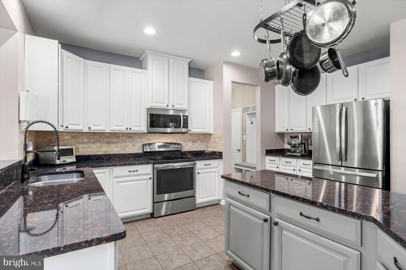 7 KETTLEBROOK CT, STAFFORD, Virginia 22556, 5 Bedrooms Bedrooms, ,4 BathroomsBathrooms,Residential,For sale,7 KETTLEBROOK CT,VAST2040214 MLS # VAST2040214