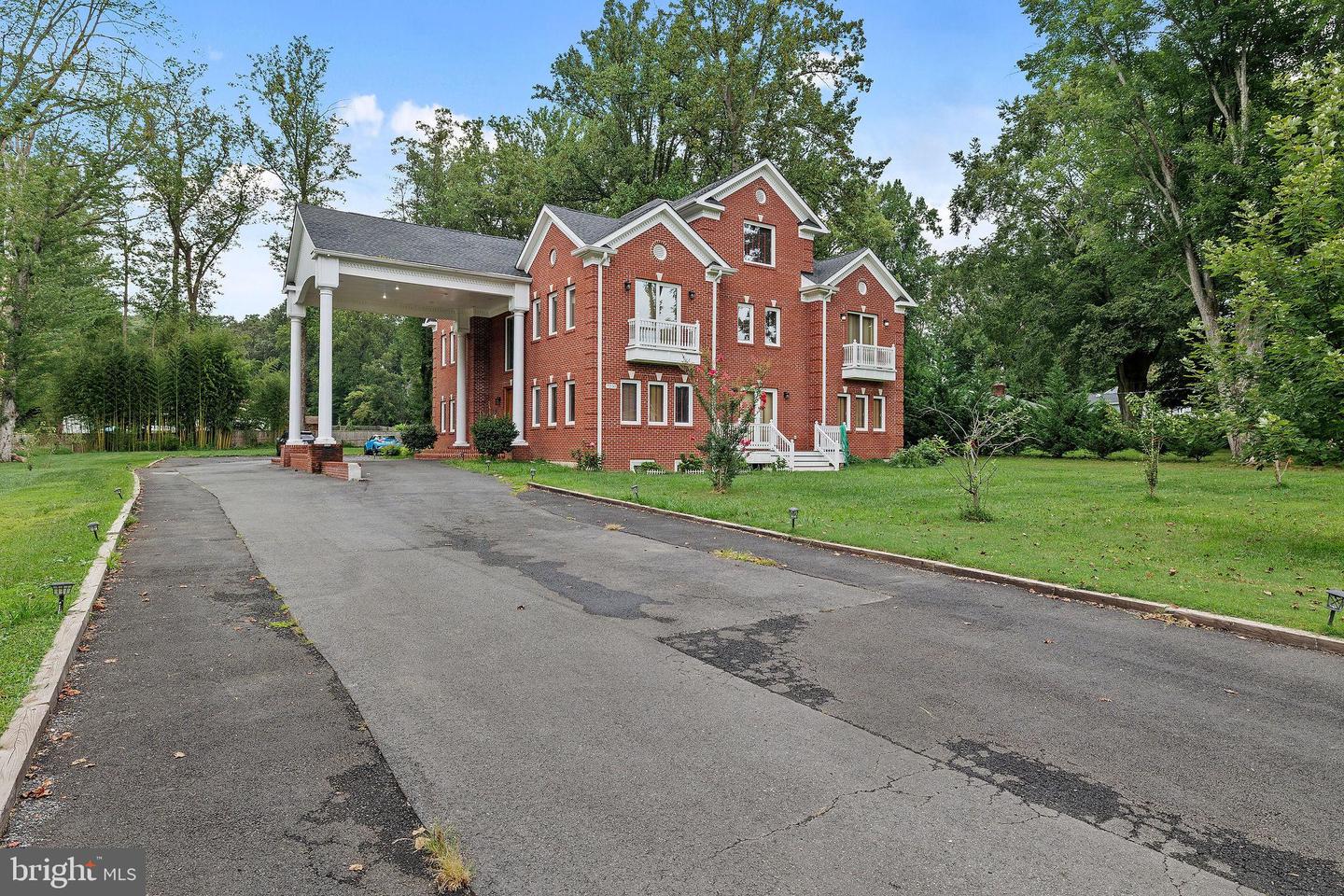 7230 BEVERLY ST, ANNANDALE, Virginia 22003, 10 Bedrooms Bedrooms, ,6 BathroomsBathrooms,Residential,For sale,7230 BEVERLY ST,VAFX2250628 MLS # VAFX2250628