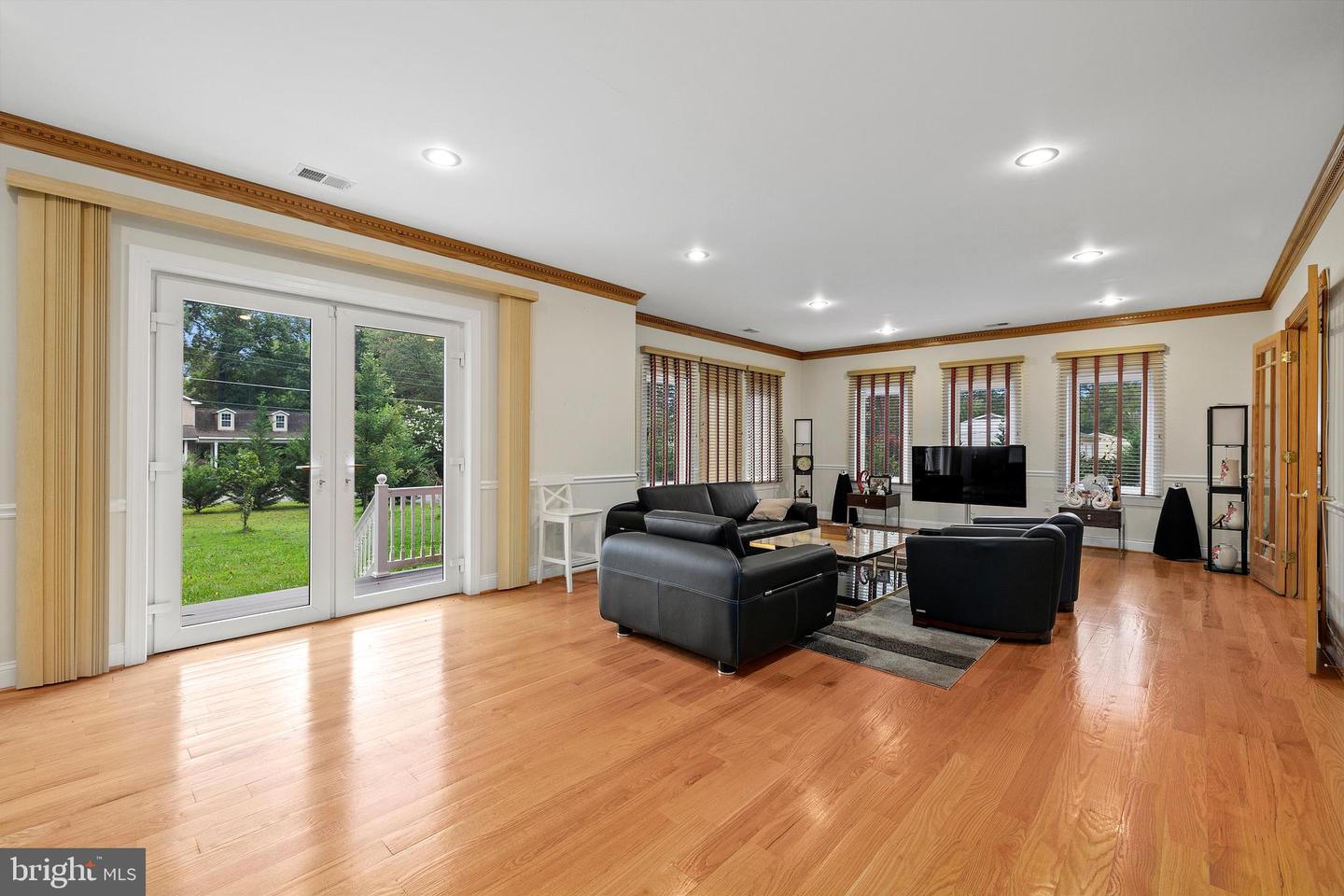 7230 BEVERLY ST, ANNANDALE, Virginia 22003, 10 Bedrooms Bedrooms, ,6 BathroomsBathrooms,Residential,For sale,7230 BEVERLY ST,VAFX2250628 MLS # VAFX2250628